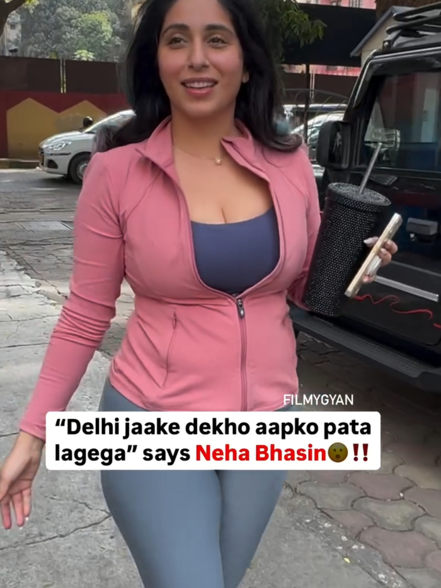 Neha Bhasin says “Delhi Jaake dekho apko pata lagega” when the pap said said “Thandi hai” 😮‼️🙈 #whattowatch #officialtiktok #underreviewproblem😣 #gainfollwers #foru #foryoupage #viraltiktok #viral_video #fyp #unfreezemyacount #unfreezemyacount #nehabasin 