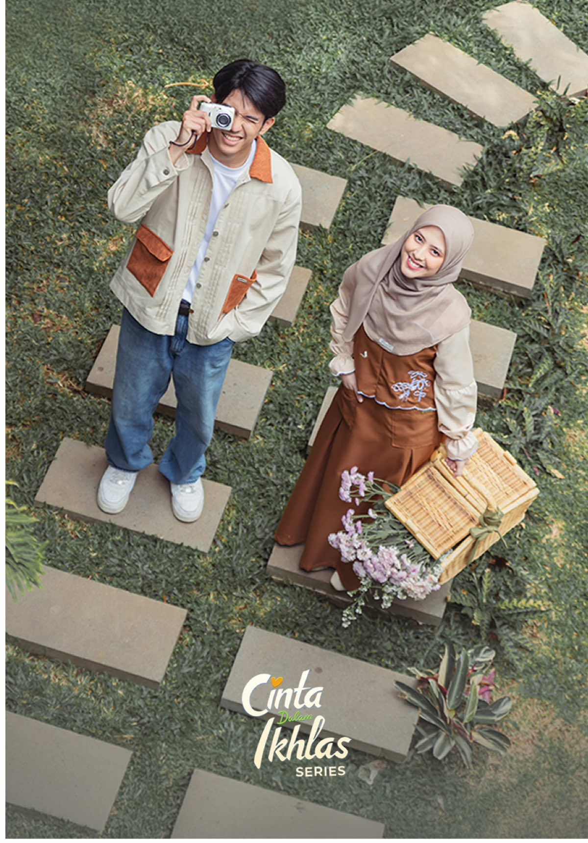 YESSS it's #CoupleSeries season 2! Tentunya masih dengan special talent kita: Abun Sungkar & Adhisty Zara for Cinta Dalam Ikhlas series @buN @Zara @FILM CINTA DALAM IKHLAS  AAAH makin ga sabar Yang kemarin belum kebagian, ini kesempatan kedua kalian! Coba kamu paling salfok sama look yang mana? #CoupleSeries #cintadalamikhlas #zaraadhisty #abunsungkar 