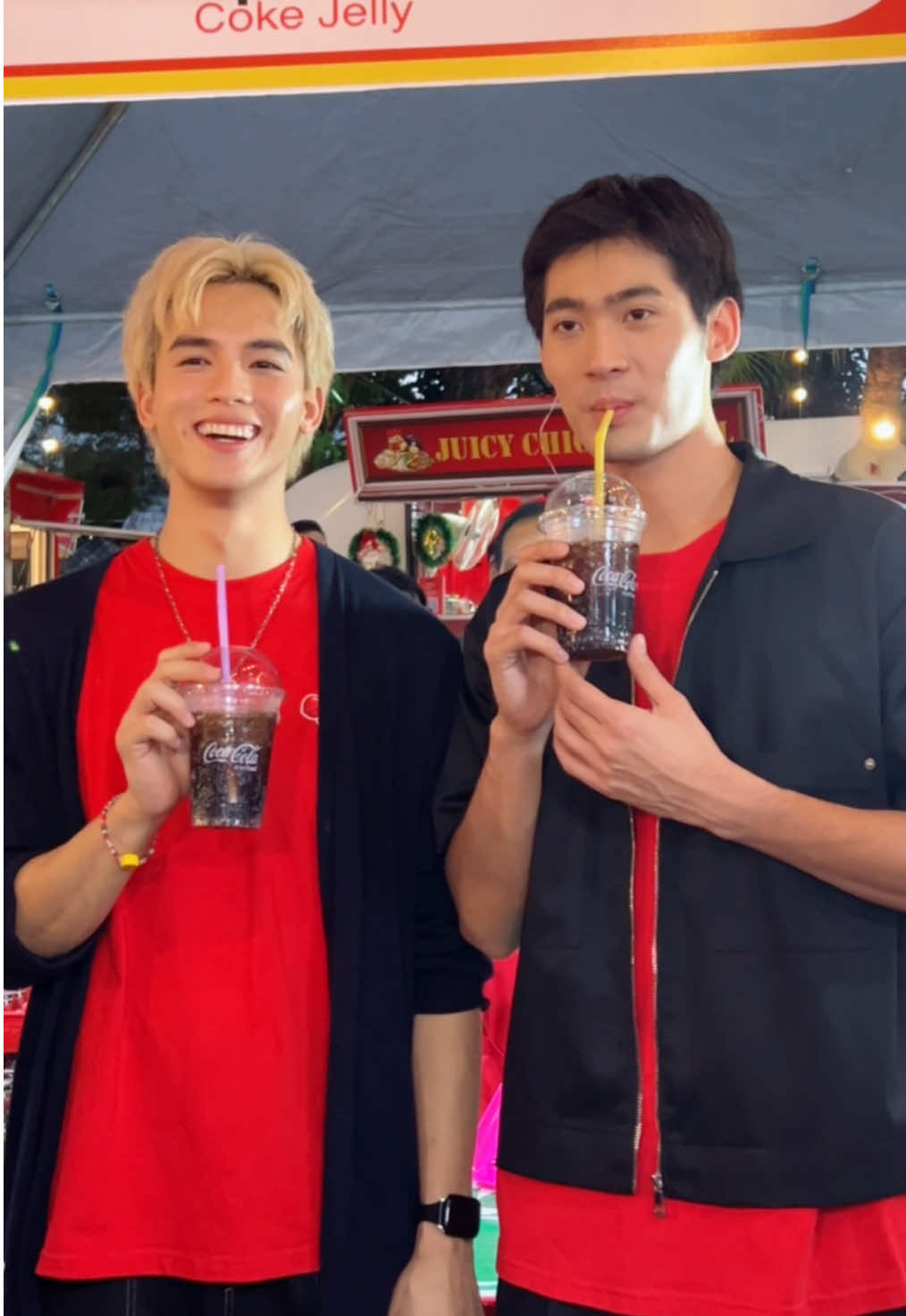 วันนี้รักกันดี(?) มั้ยนะ🙂‍↕️🤭 #JuniorFluke #CocaColaFoodFest  #Kajbhunditt  #flukepongsapat  #fyp #fypシ゚ #tiktoktrending #fyppppppppppppppppppppppp #อย่าปิดการมองเห็น 