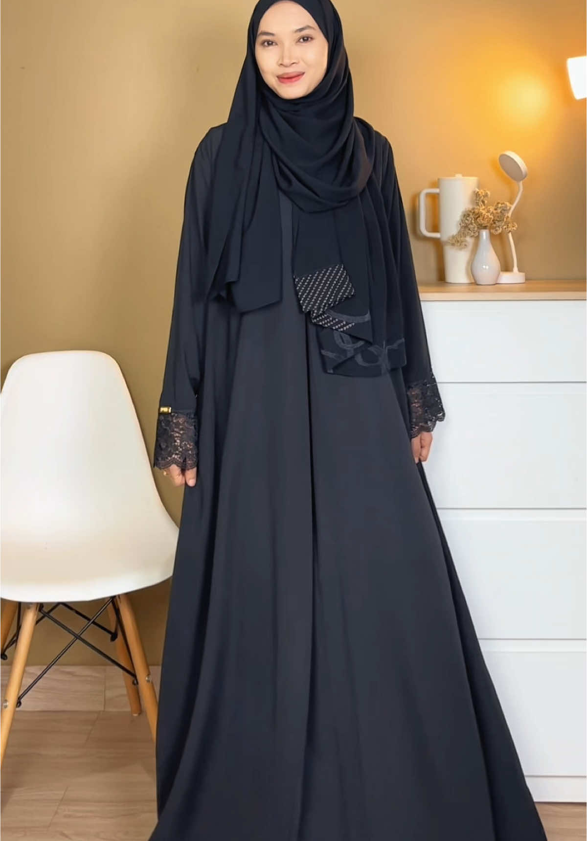 Cantik bgt ya Abayanya 🥹🌷🖤 #abaya #abayahitam #outfitbukber #bajulebaran2025 