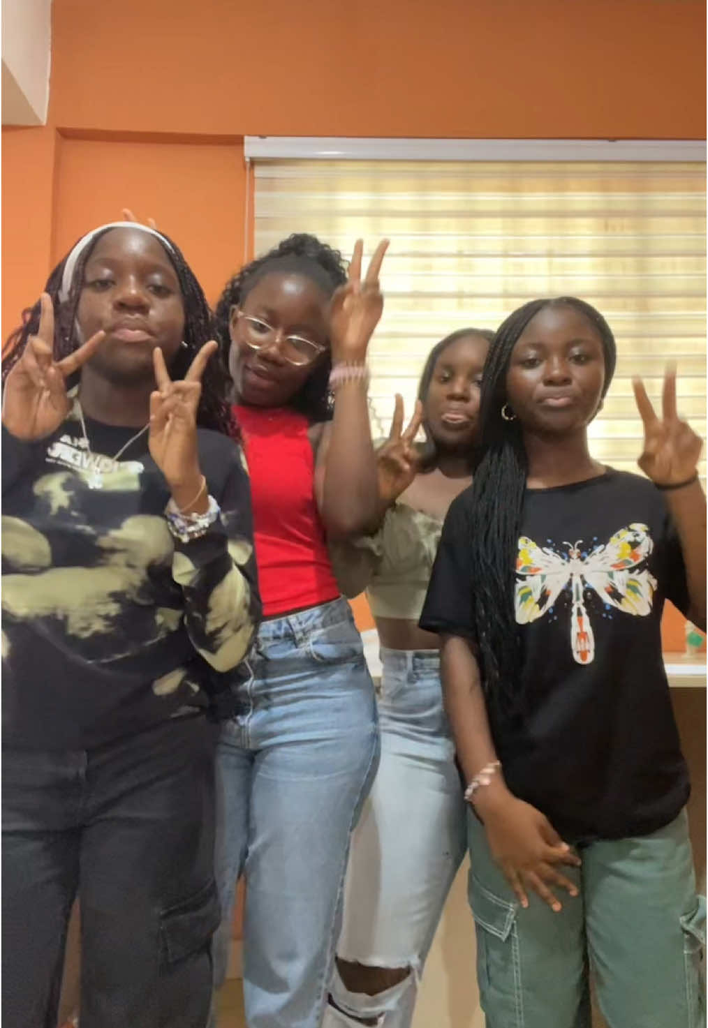 we couldn’t hear shi😭because  of the loud music in the background #ghanatiktok #fypp #pose4me #freindgroup #viral @🎀❣Akosuaaa @𝓔𝓿𝓮𝓪𝓽𝓪🎱@🎀 𝓷𝓮𝓿𝓪𝓮𝓱🎀 