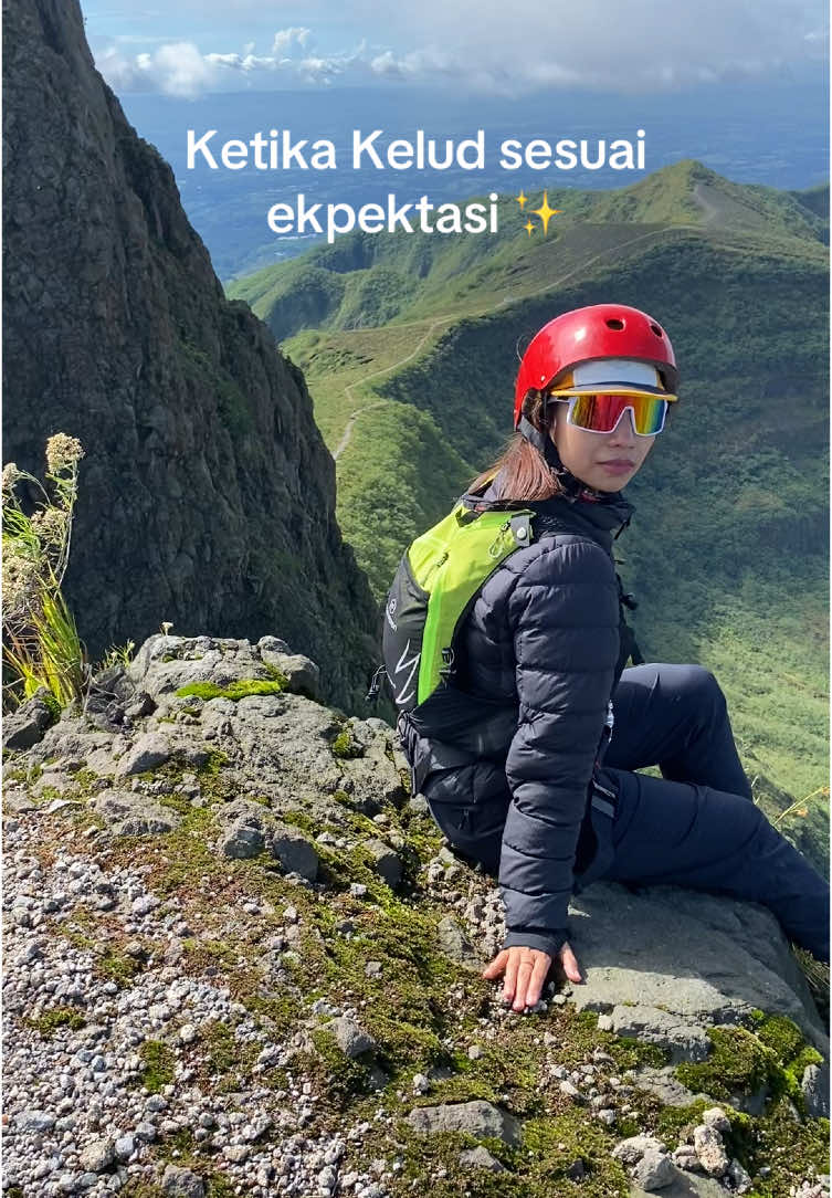 Gak expect Desember dapat view se-cerah ini. Alhamdulillah @Kelud Via Ngantang  @tiketpendakian  #keludviangantang #gunungkeludviangantang #gunungkelud #kelud #malangjawatimur #pendakigunung #pendakiindonesia #pendakicantik #fyp 