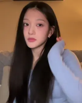 seoyeon is insanely attractive😩 #fromis_9 #seoyeon 
