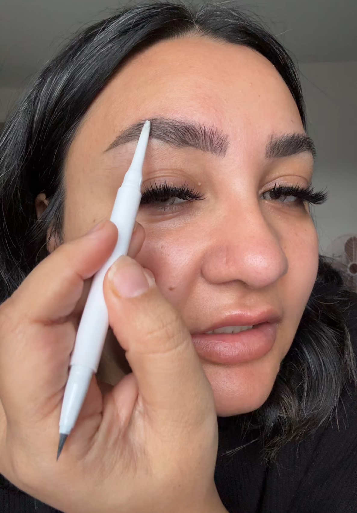 @byelliebeauty browtips has been my go to for a while now but for some reason i jsut havent shared it. Whenever i do my makeup on lives, o always use this and get asked about it. So i thought id let you girls know and link it up for you! #fyp #tiktokmademebuyit #browtips #byellie #eyebrows #eyebrowpencil #eyebrowpen