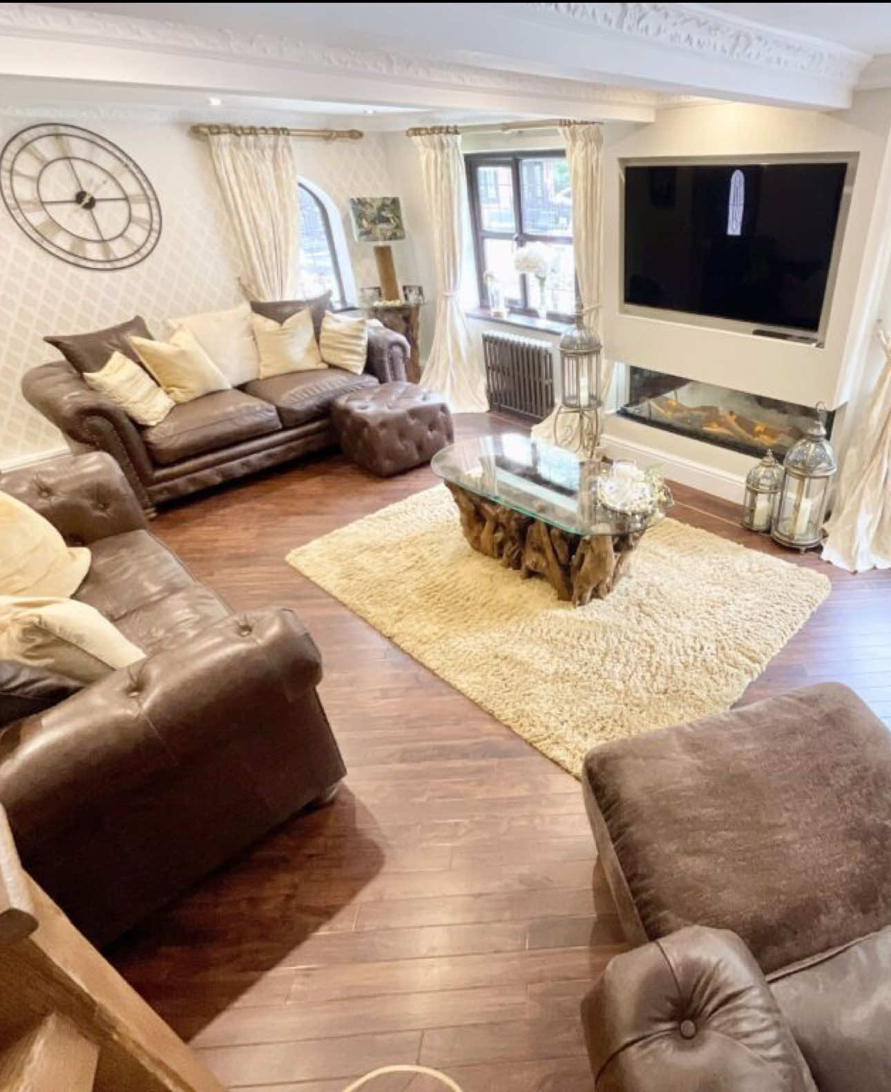 📍Wrens Nest Cottage, Stone Road, Tittensor, Stoke-on-Trent 💻 Go to our website for more details! ☎️01785 814917 Unique family home with historical elements set on a generous plot. Includes historical caves, expansive living spaces, purpose-built annexe, double garage, playground, and potential for additional development. Convenient access to A34. Ideal for nature lovers and history enthusiasts. Must-see property! Offers in Excess of £1,000,000 #property #forsale #housetour #Home #staffordshire #dreamhome #hometour 