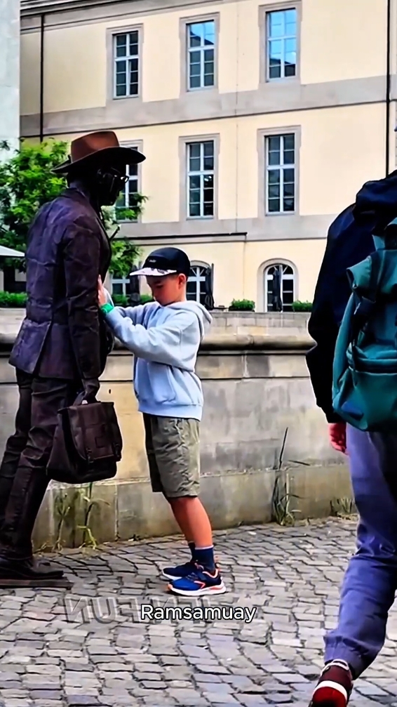 Best Falling Fake Statue Prank 😂😂😂 #prank #funnyprank #funnyvideos #statue #statueprank #cowboy #viral #fyp #trending #foryou 