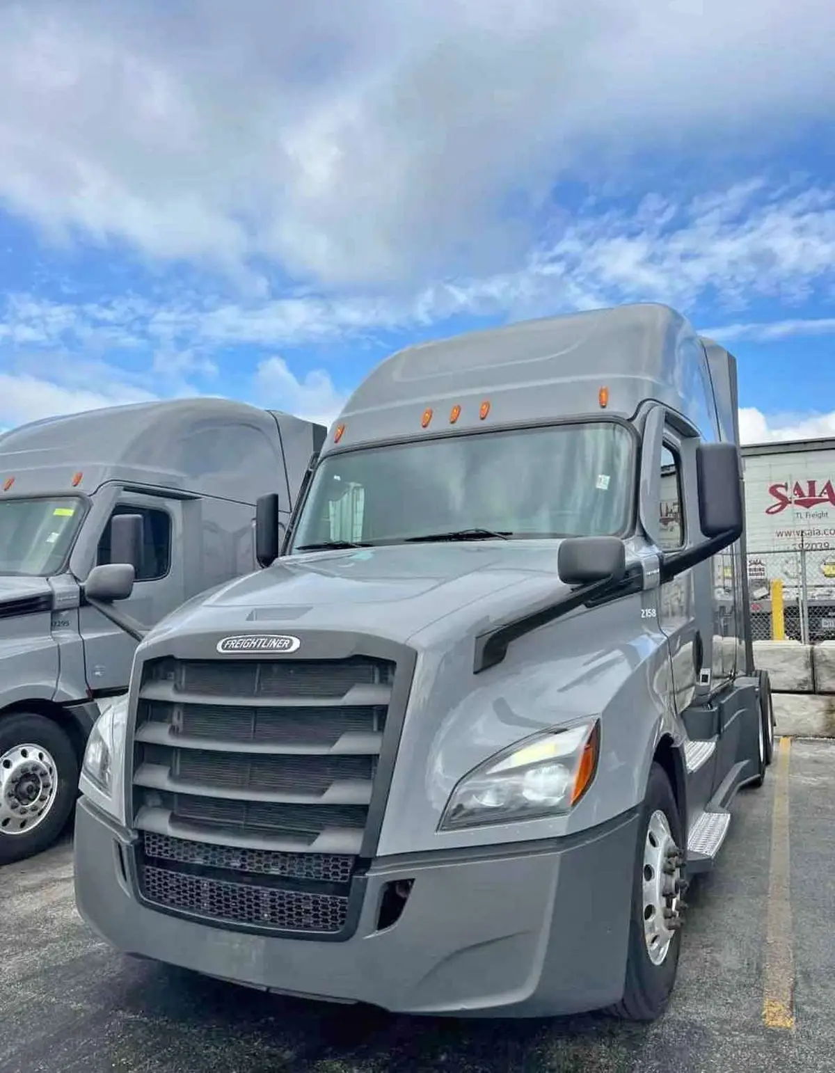 Description 2022 Freightliner Cascsadia DD15 Detroit Engine 475HP 230000 miles Michelin tires DT12 automatic EW4 5y or 500k miles warranty Available Financing #trucks available for rent and sales ✅ Sale/$40,000 ,$30,000 and $25,000 depending on your choice. Rent/$1,000 ( 1 week ) Rent/$2,000 ( 2 weeks ) Rent/$3,000 ( 3 weeks ) Rent/$4,500 ( 1 month ) We only #truck #trucker 