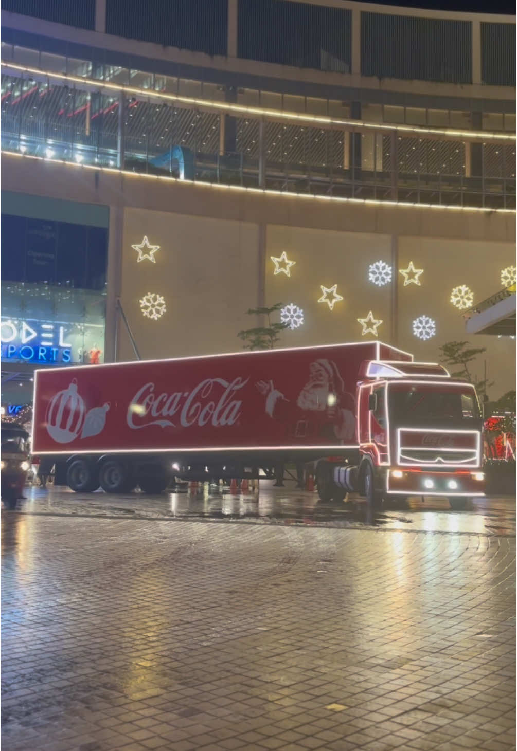 නත්තලට කොලඹ වටේ යන coca-Cola truck එක🥺✨🍾❄️