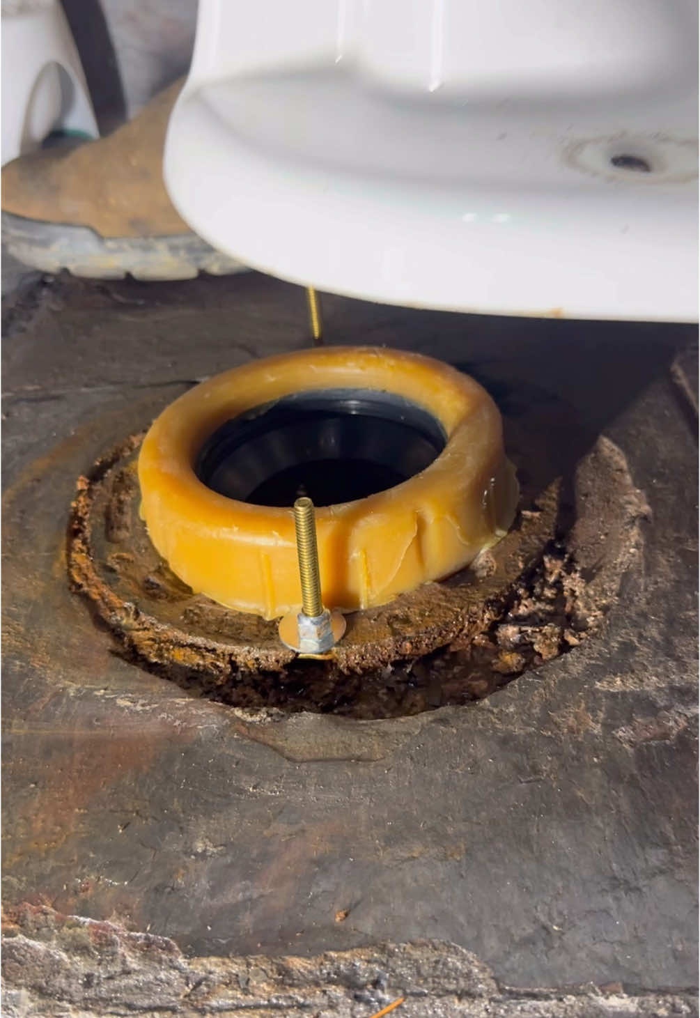 resetting a crapper on a new wax ring