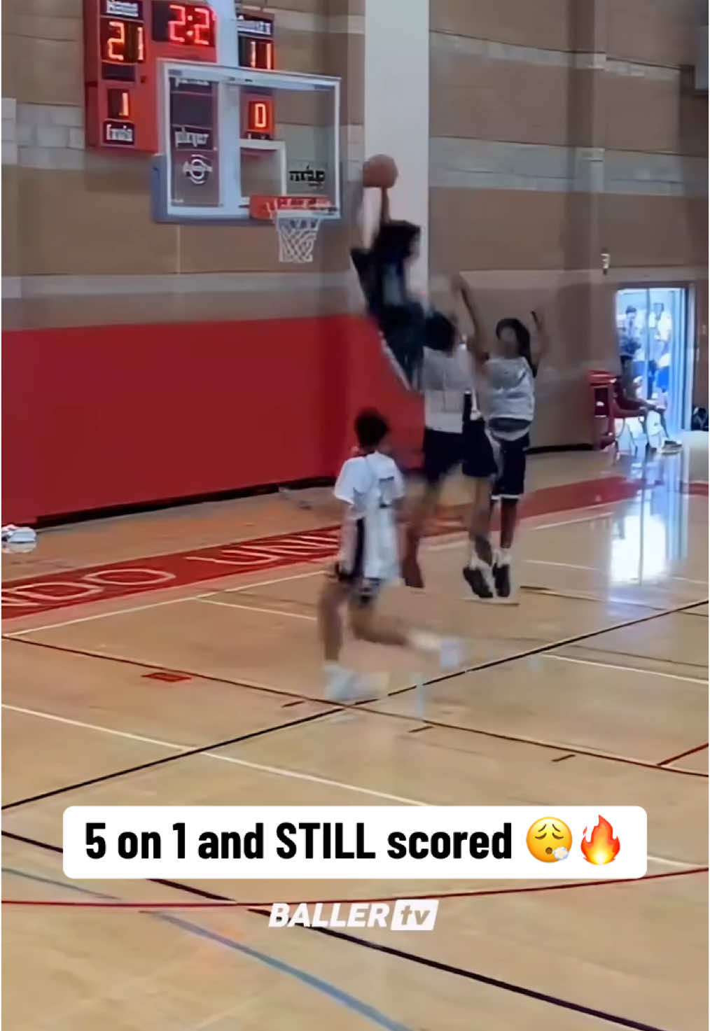 He couldn’t be stopped 😅😤 (@BallerTV) #hooper #dunk #cantguardme 