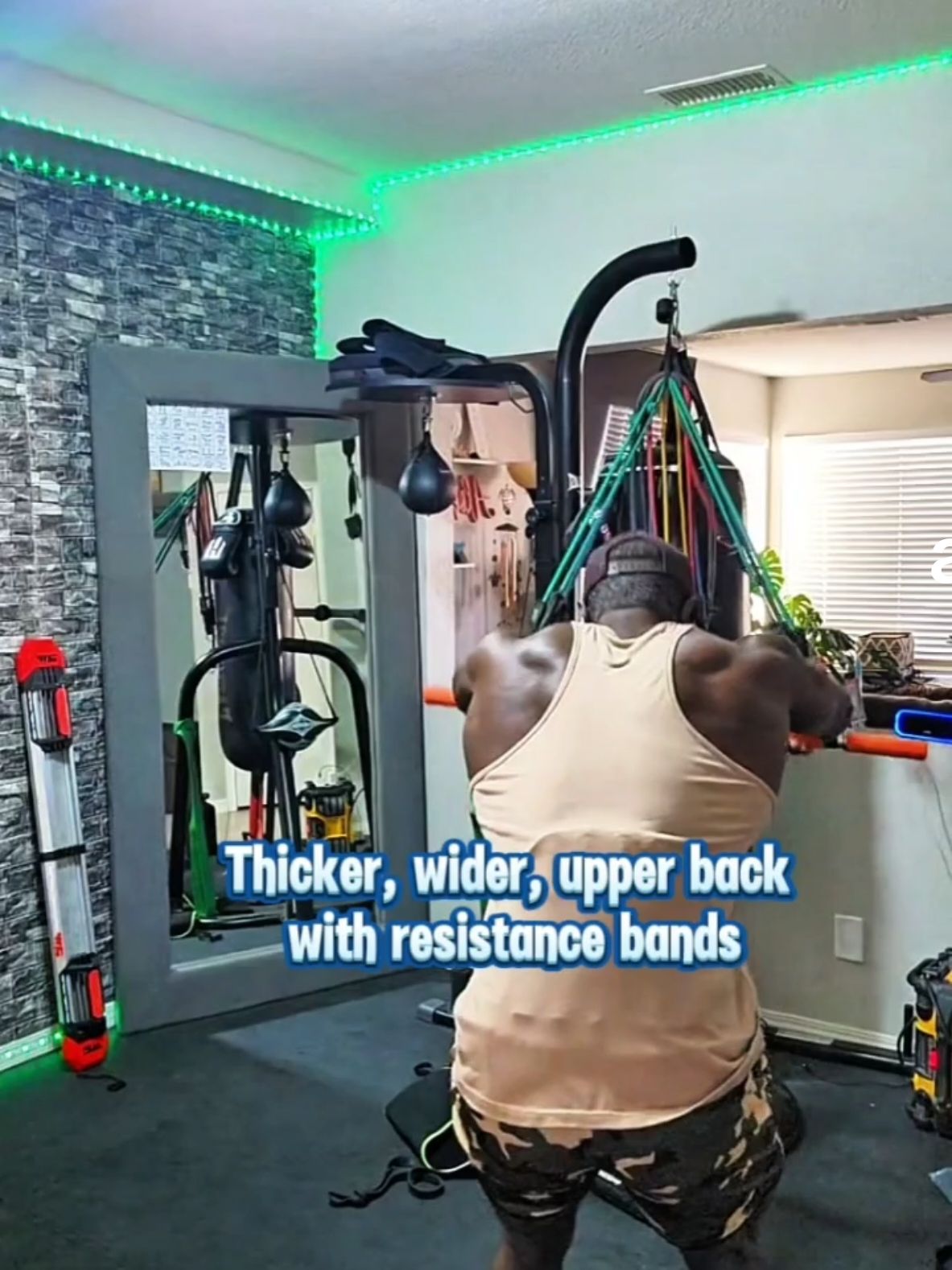 Do you want a wider back? Try this resistance.Band's workout is amazing. #fitnessbody #bigback #backday #backdaybestday #backdayroutine #lowerbackworkout #upperbackworkout 