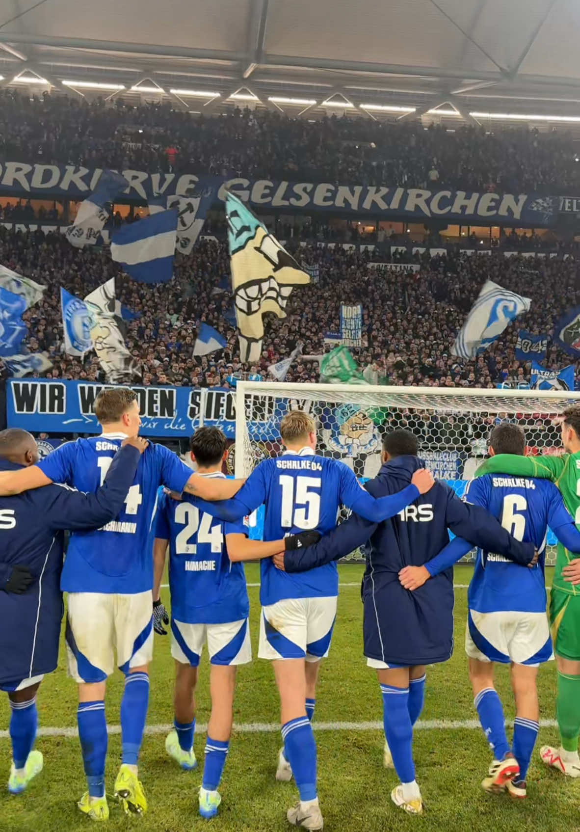 KEINE KURVE IST WIE UNSERE - DANKE SCHALKER!!! 💙 . . #S04 #Schalke #Soccer #Fans #Nordkurve #Gelsenkirchen #Futbol 