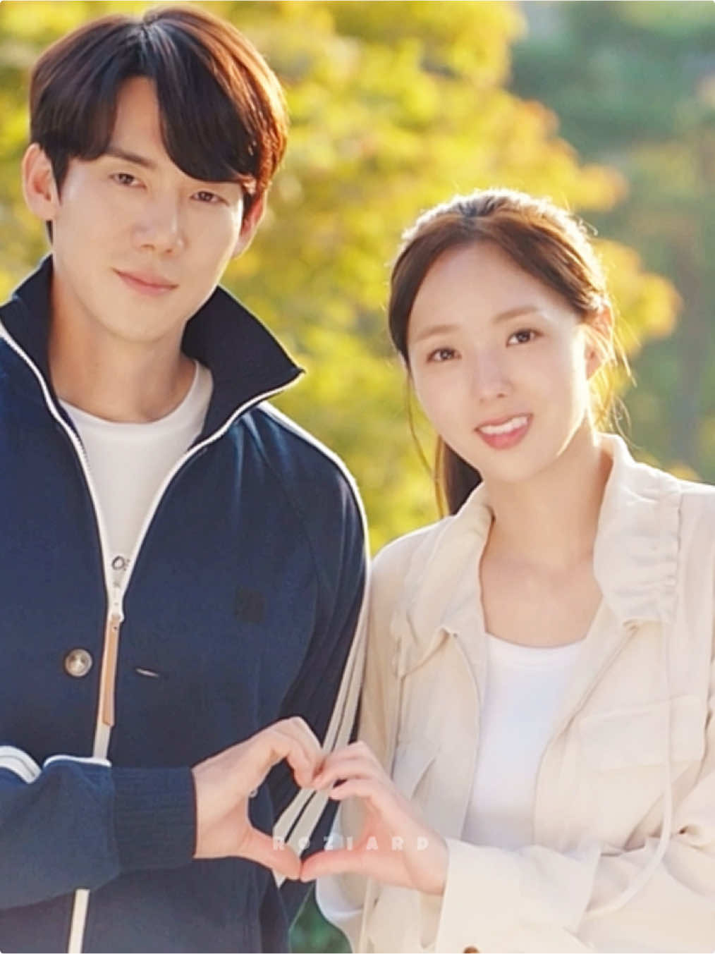 Ekspresi kang photo sangat mewakili🤣 bayangin aja seekor Baek Saeon pose love sign gaesssss😭 info dong keadaan gigi penonton sekarang? #whenthephonerings #yooyeonseok #chaesoobin #kdrama 