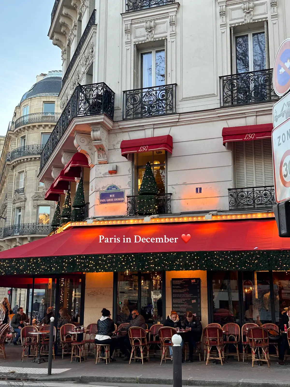 So magical! #paris #france #europe #christmas #xmas #paris2024 #parisfrance #paristravel #travel #christmasdecor #holiday 