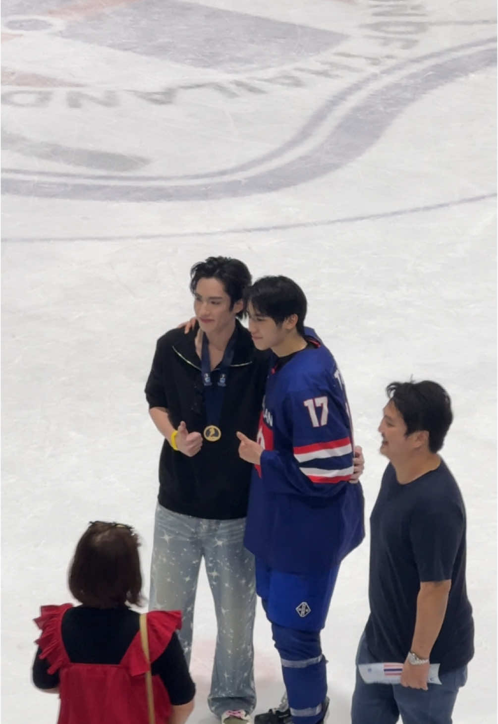 วันนี้เฮียภูมาเชียร์น้องภีมคับ😭 #phutatchai #peemtanat #ภีมธนัช #icehockey