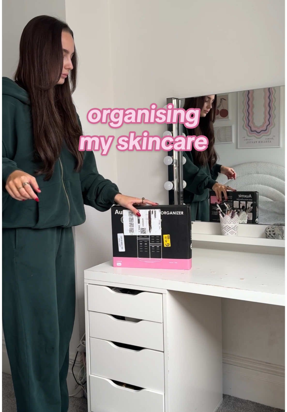 organise my skincare/self care bits with me!! can fit so much on this organiser 🥹☁️ #organisewithme #skincareorganizer #SelfCare #skincareproducts #girlythings 