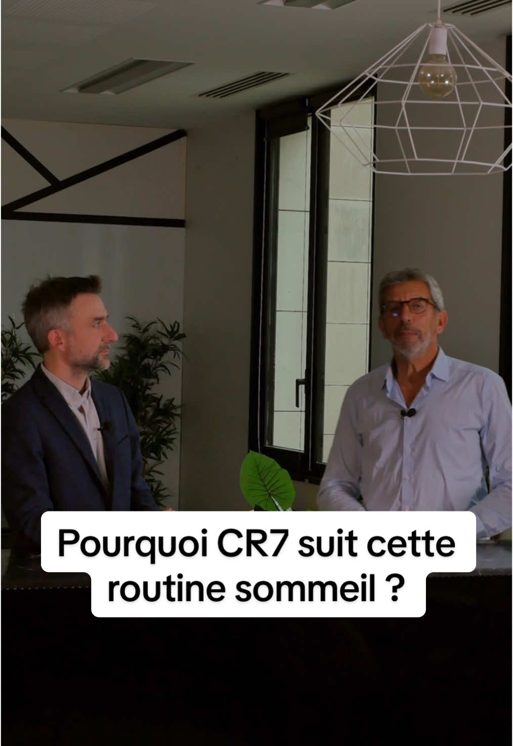 Le #sommeil polyphasique vous connaissez ? Ça consiste à séparer ses cycles de sommeil, une pratique qui aurait même été adoptée par #CR7 ! @Et psy c'était toi by GHUParis vous en dit + ! #santé #apprendresurtiktok #dormir 