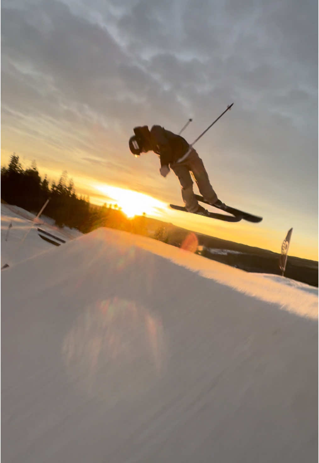 Sunset skiing🌄  #skitok #skiing #foryou #winter #ski #sunset 