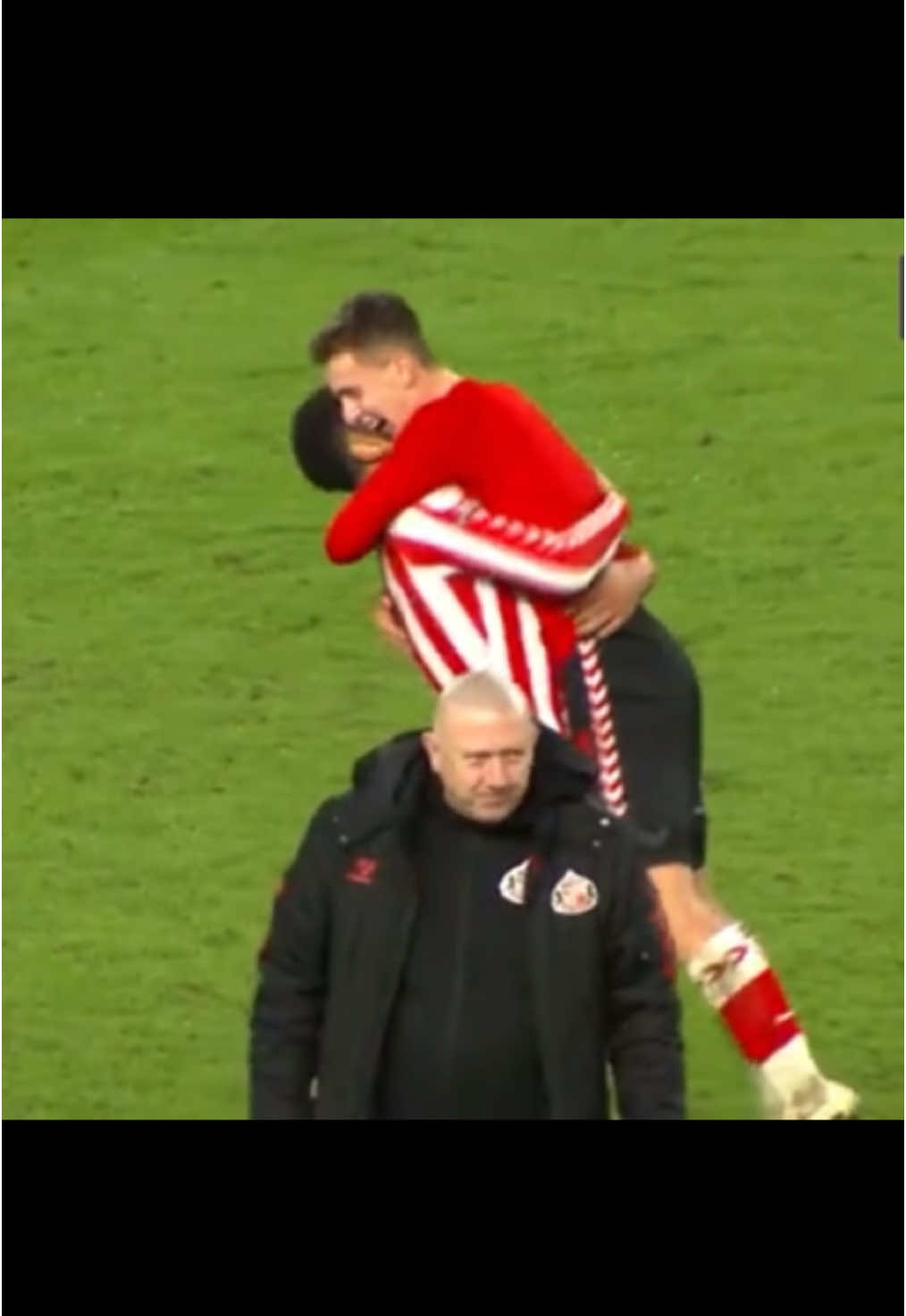 THEY FINALLY WON WITH THE 3RD GOAL OF JOBEEEE😍😍 (kinda of wish I was Rigg😔😭) #jobebellingham #foryoupage #fypシ゚viral #foryou #fypage #viral #voorjou #pourtoii #sunderlandafc #judebellingham #fy @Sunderland AFC 