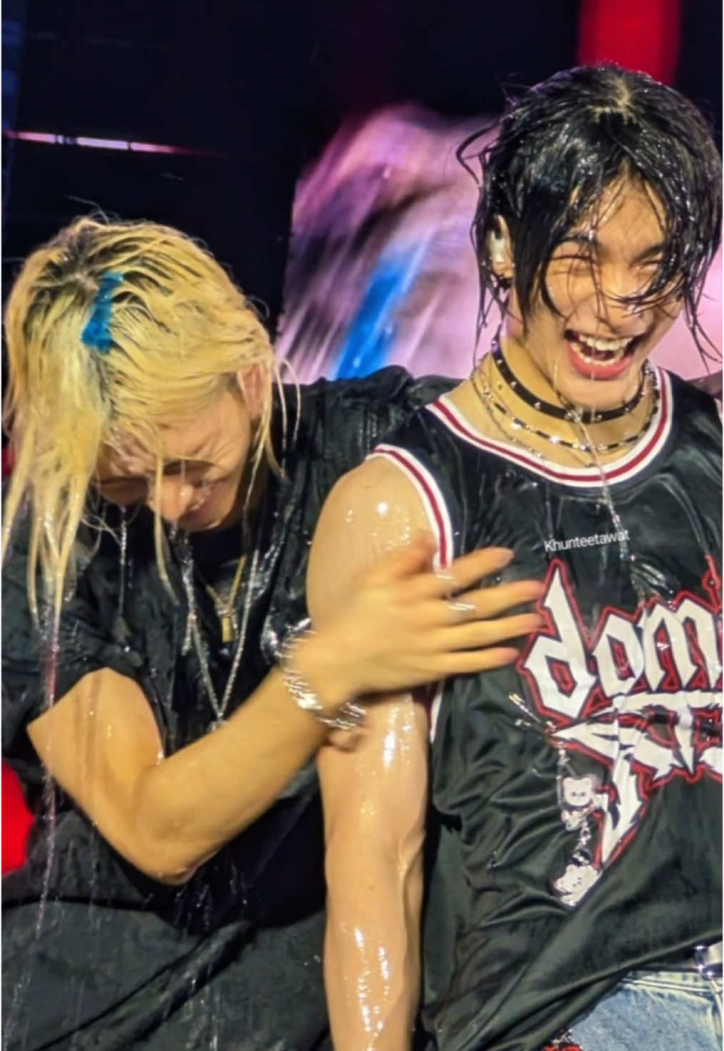 Hyunlix new tradition, getting wet together or pouring each other ❤️ (Cr to the owner of the fancam) #hyunjin #Felix #StrayKids #YouMakeStrayKidsStay #dominate_bkk #fyp #hyunlix #StrayKidsComeback