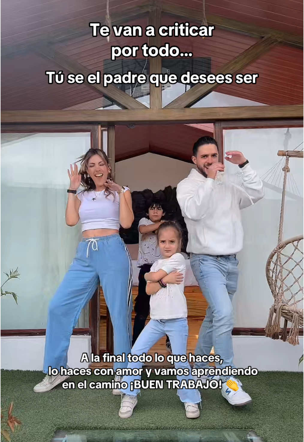 Buen trabajo 🧑‍🧑‍🧒‍🧒🩵@Alejandro Arboleda #familia #foryou #vidadepadres #padresehijos #hijos #padres #momlife #dadlife #viral #babyeliam #mia #baile #diversion 