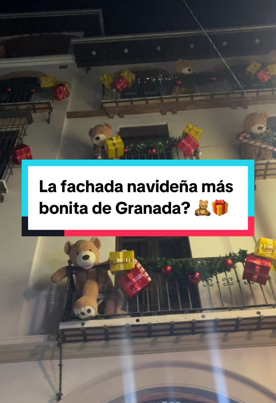 🧸🎁Desde que os la enseñé no paráis de preguntarme dónde está. Es en mi barrio(Realejo)📍C/Santa Escolástica, 11 #navidad #granada #decoracion 