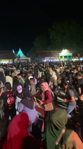 Goncang sampe pagii DERO HUT BANGGAI LAUT KE-12 #dero#banggailaut  #banggailautmola  #pongker  #fyppppppppppppppppppppppp #fyp #goyang 
