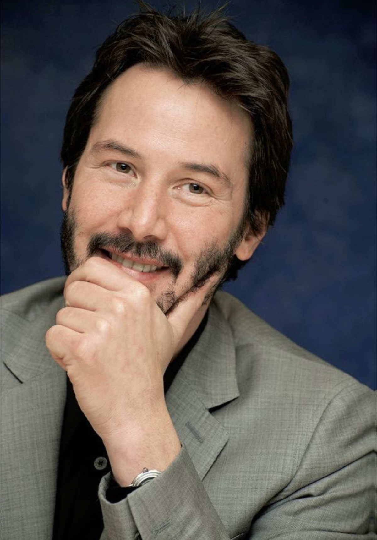 “Be kind to others. If you’re lucky enough to wake up and be with the people you love, that’s the meaning of life.” — Keanu Reeves #fpy #keanureeves #humility #kindness #charity #inspiration