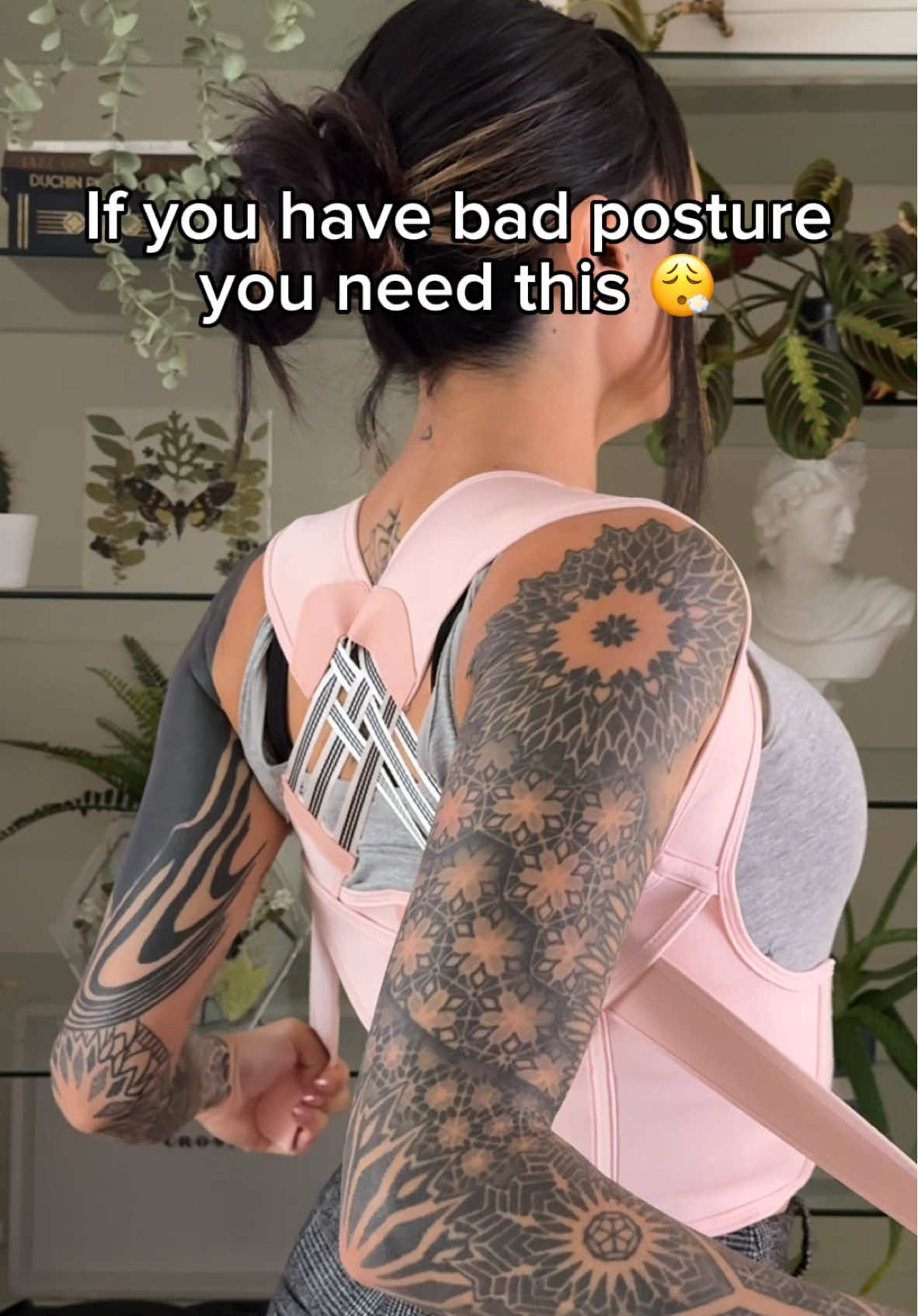 Finally fixing my bad posture because i dont want a hunch back when im older. #posture #posturefix #hunchback #roundedshoulders #bigback #backpain #tiktokmademebuyit #foryou