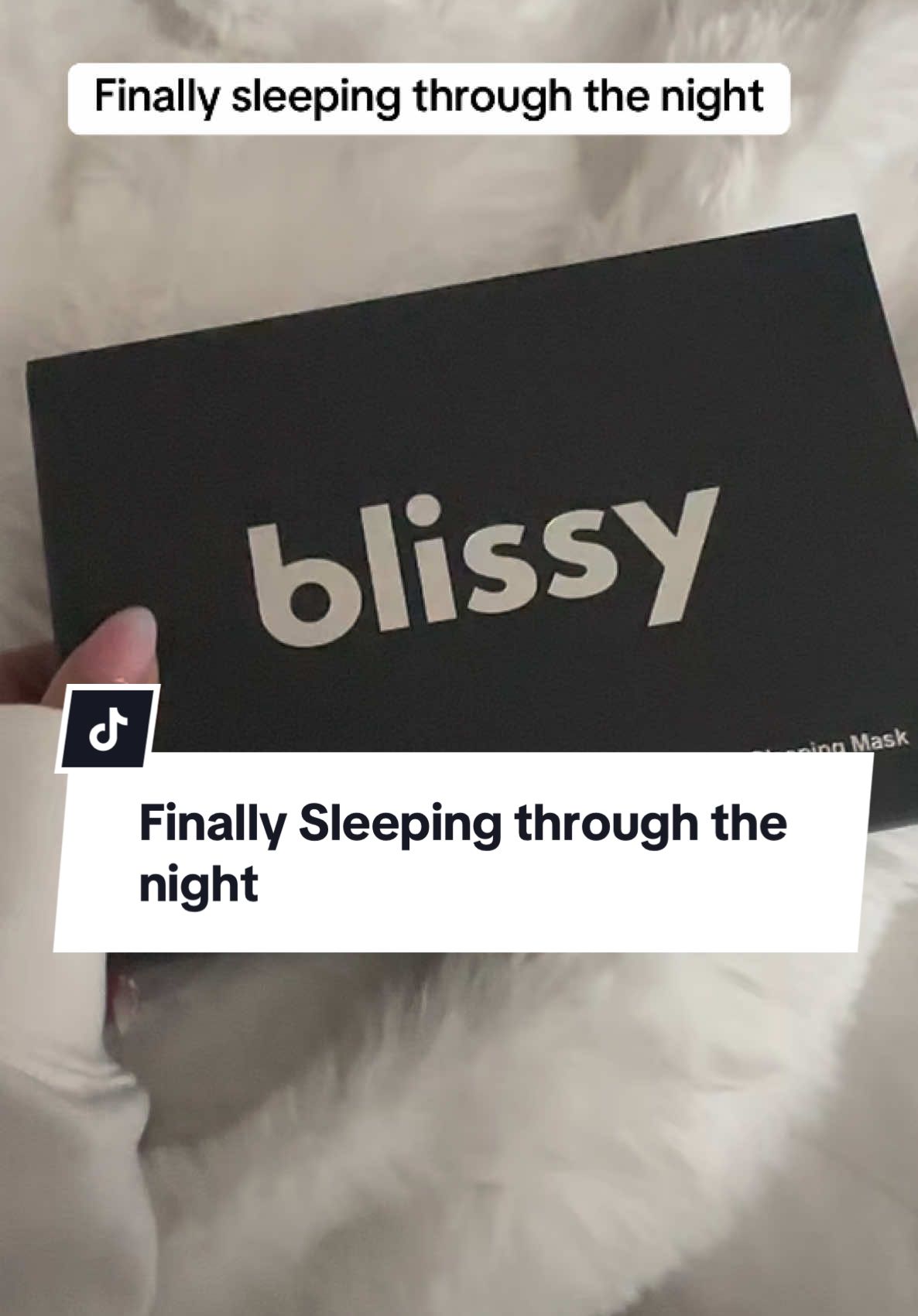 This sleep mask was the best investment, i finally wake up feelimg rested and recharged! It blocks out all light and is gental on your skin #sleepmask #sleep #sleepingbeauty #blissy #blissysleepmask