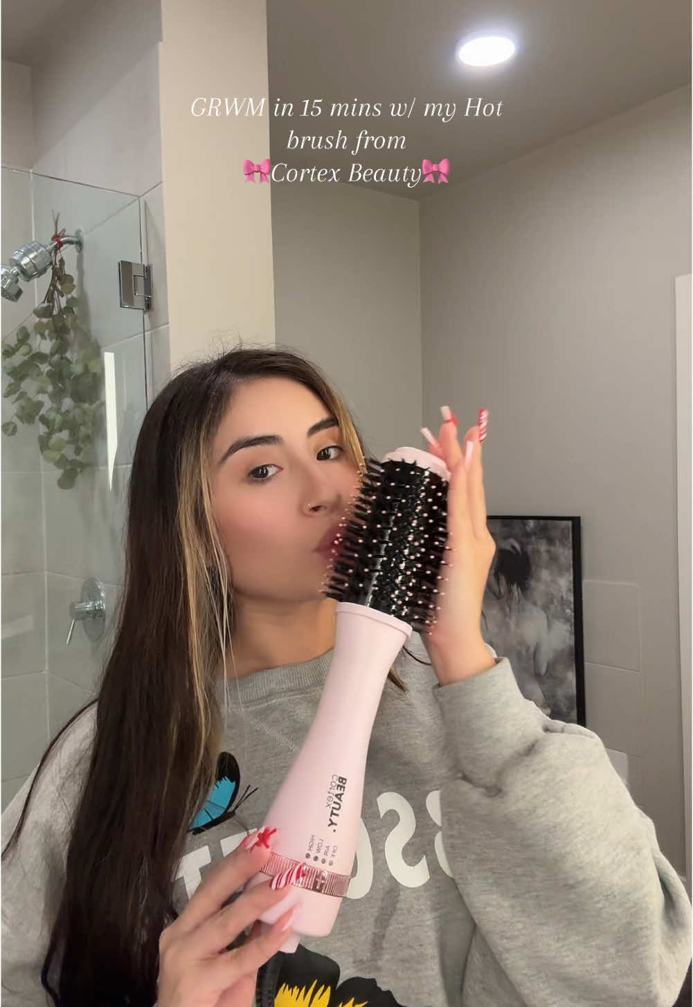 The perfect Christmas gift 🎀💆🏽‍♀️ @Cortex Beauty #hotbrush #hairtok #giftidea #tiktokshopfinds #stylinghair #cortexbeauty #blowdryhair #giftideasforher #fy 