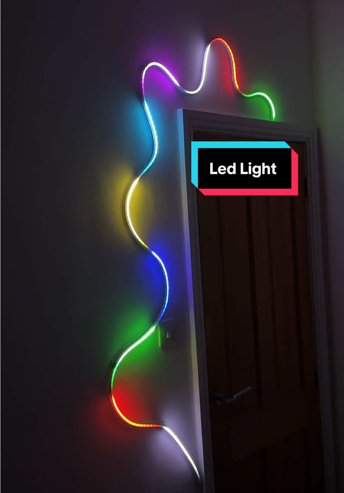 Transform the vibe in the room in seconds ✨ #ledstrip #lightingideas #roomdecor #aestheticlights #homeinspo #ledlights 