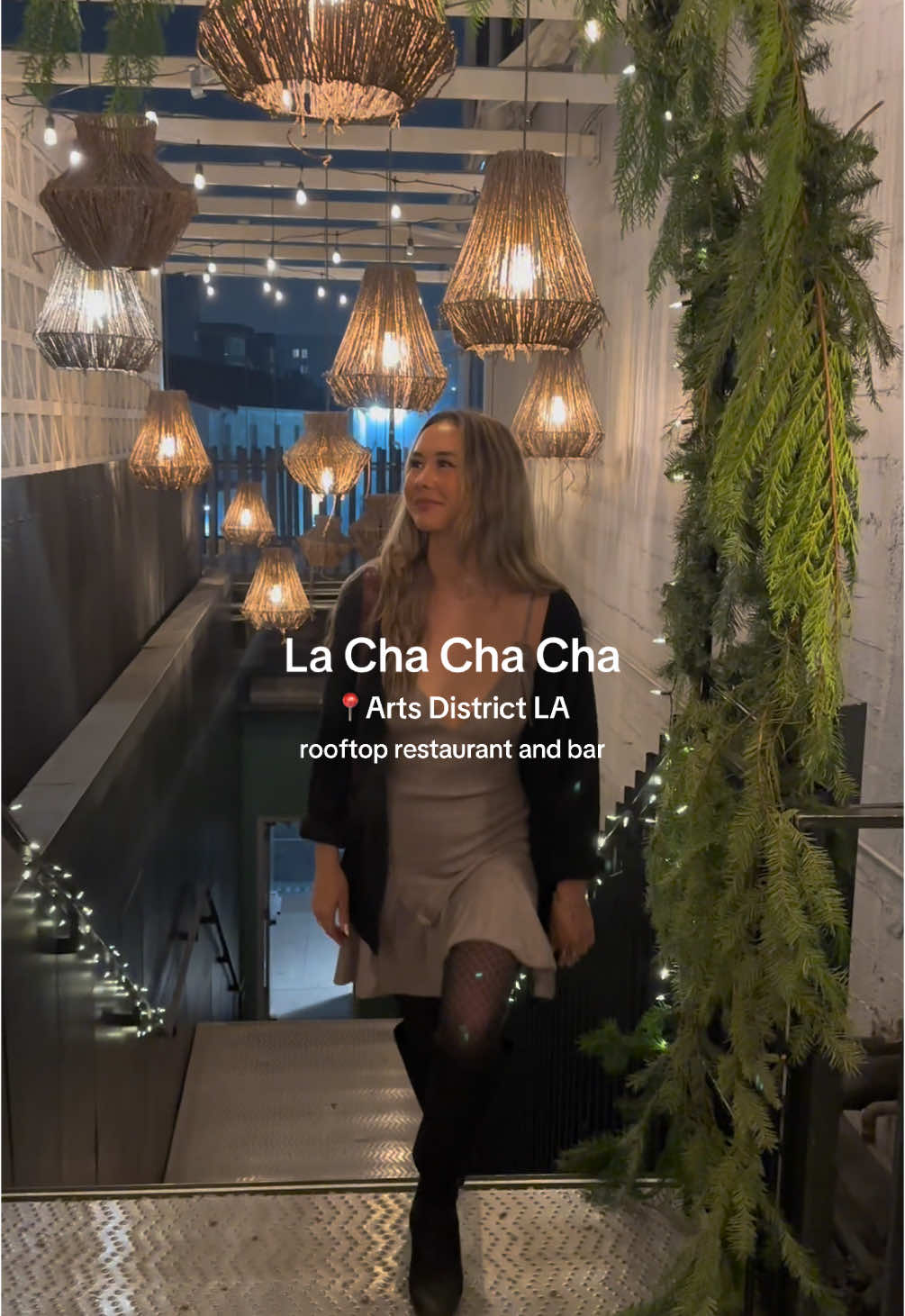 perfect la spot for a date or dinner with friends 🙂‍↕️ #lachachacha #rooftopbar #labar #artsdistrict #rooftoprestaurant 