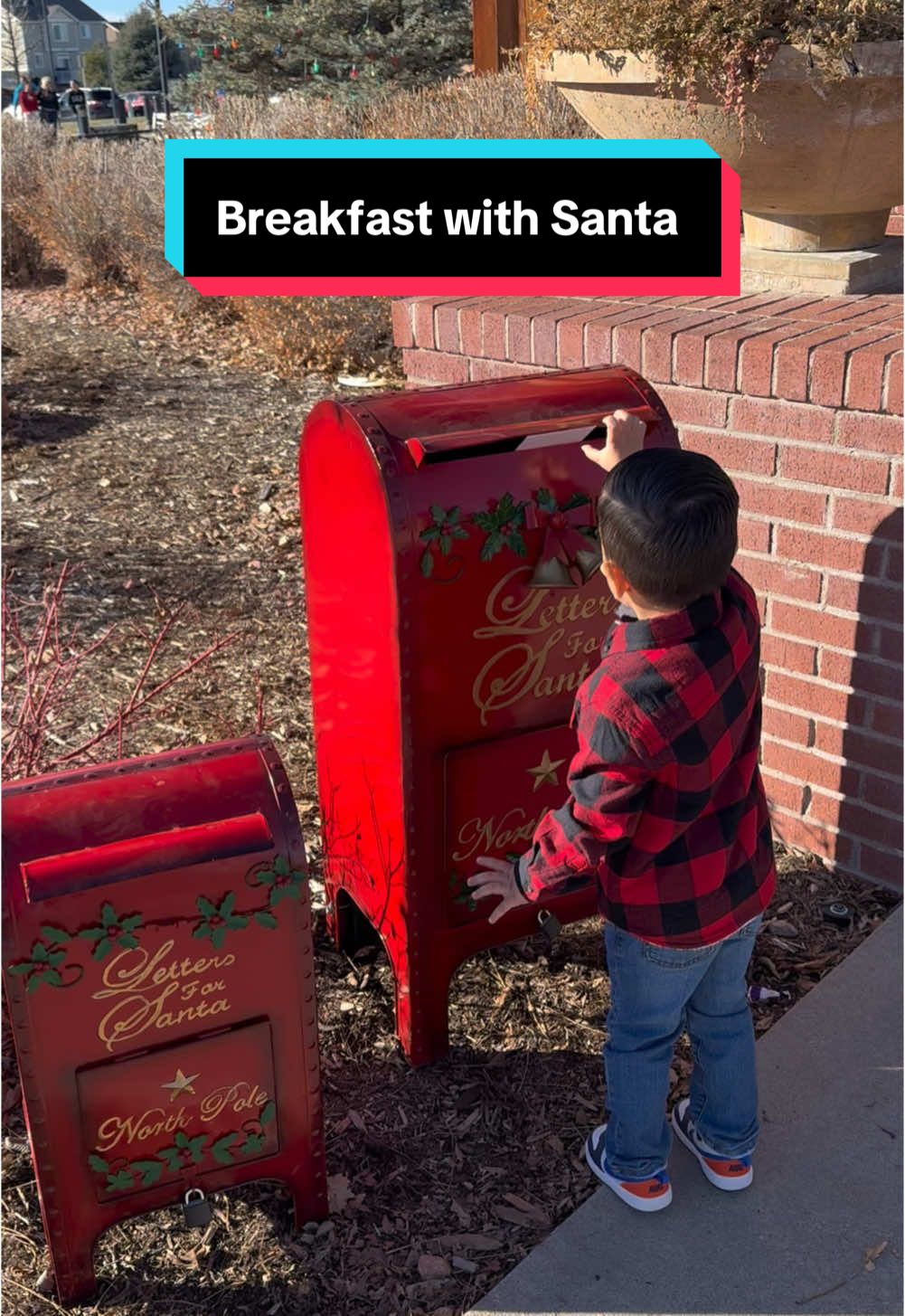 Breakfast with Santa this morning 🥞🎅 My 1 yr old wasn’t too happy this time to see Santa Claus. #christmasactivities #santaclaus #tistheseason #breakfastwithsanta #lettertosanta #familyactivities 