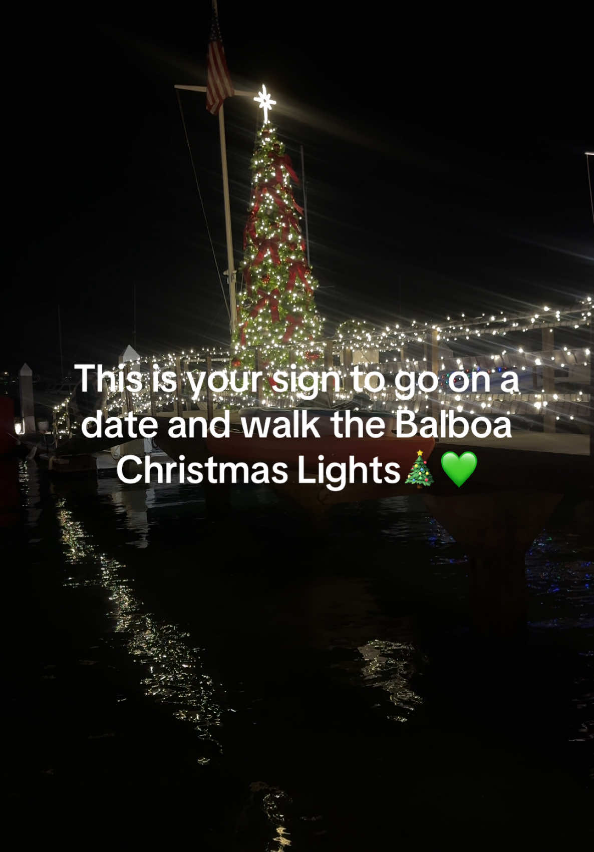 This is a sign to the men, take your lady out❗️❗️❗️❗️ #balboaisland #christmaslights #christmasdatenight #balboachristmaslights #foryoupage #blowthisup 