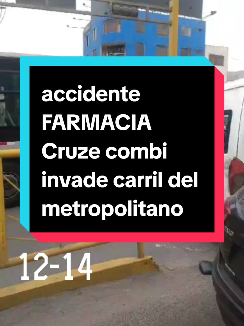 combi invade carril del metropolitano y causa choque causando daños materiales 