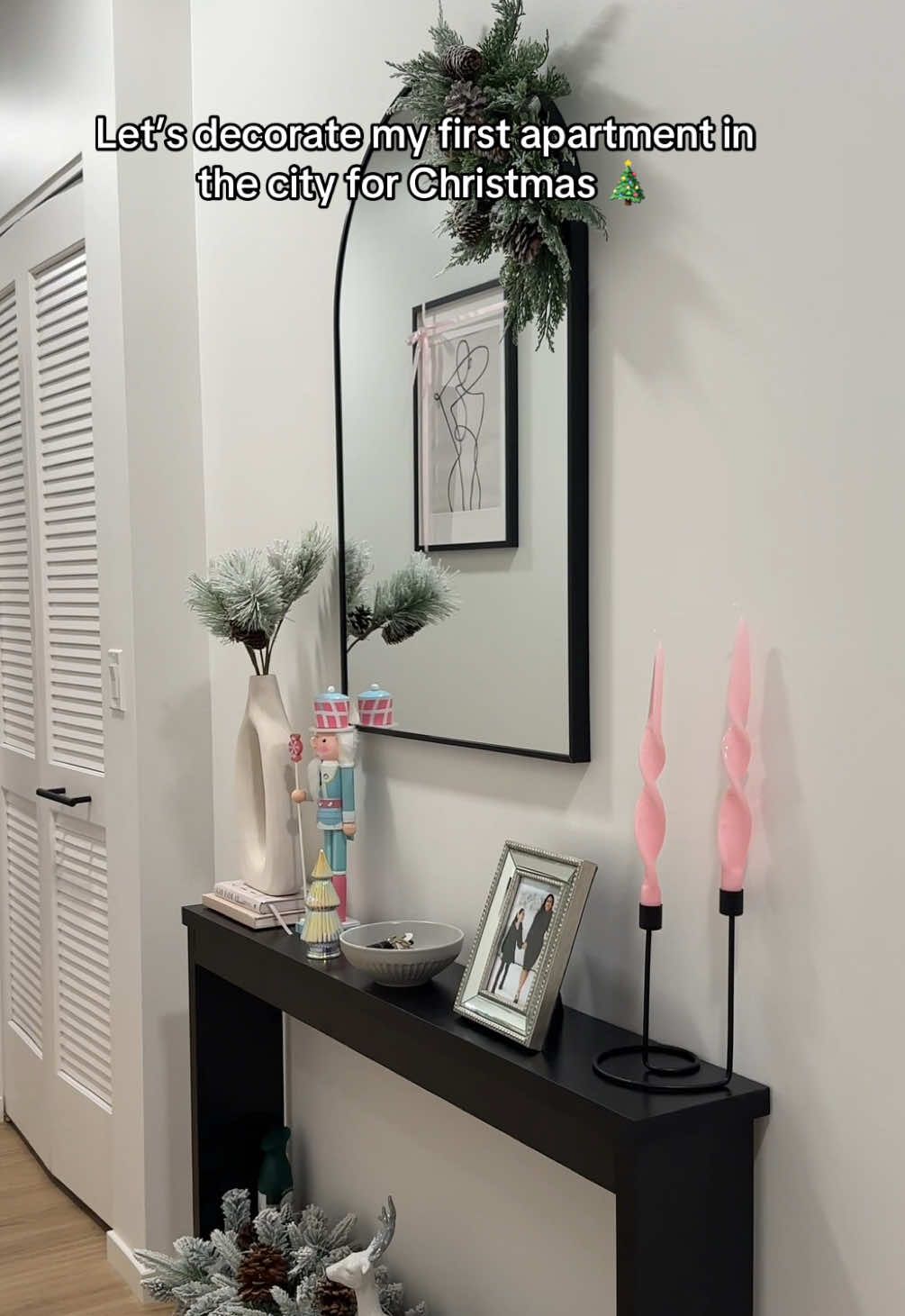 I loved decorating for the Holidays this year 🎄 I did a minimal Gingerbread/Pink theme and looks perfect!  #christmasdecor #christmasapartmentdecor #holidaydecor #christmasdecor #decorating #apartment #chicago #chicagoliving 