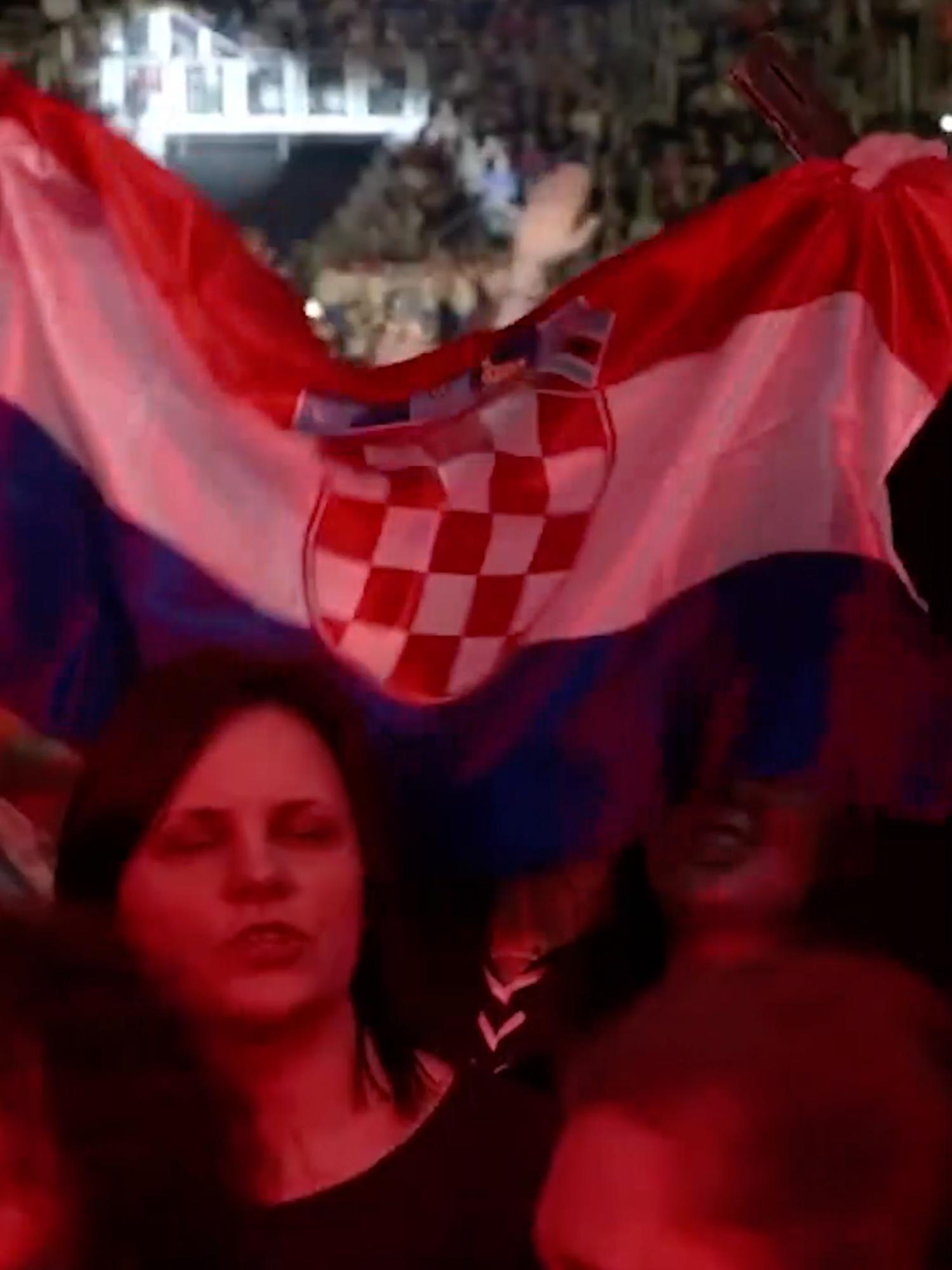 Stihovi ove pjesme, puni ponosa i ljubavi prema domovini, odjekuju generacijama i podsjećaju nas na naše korijene. #foryoupage❤️❤️ #iznadsvihhrvatska #croaboveall #croatia #fyp #hrvatska