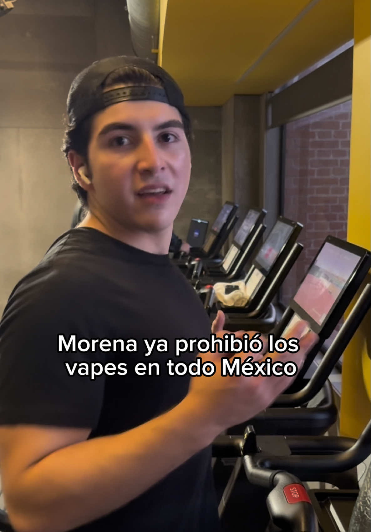 MORENA PROHIBE LOS VAPES 🤯 Perooo…. No recuerdo que antes les molestara 🤔 ¿Qué raro no? 🤷 Host 👇 @leonardofrancofalcon  #morena #morena#t#trump#amlosheinbaum #xochitlgalvez 