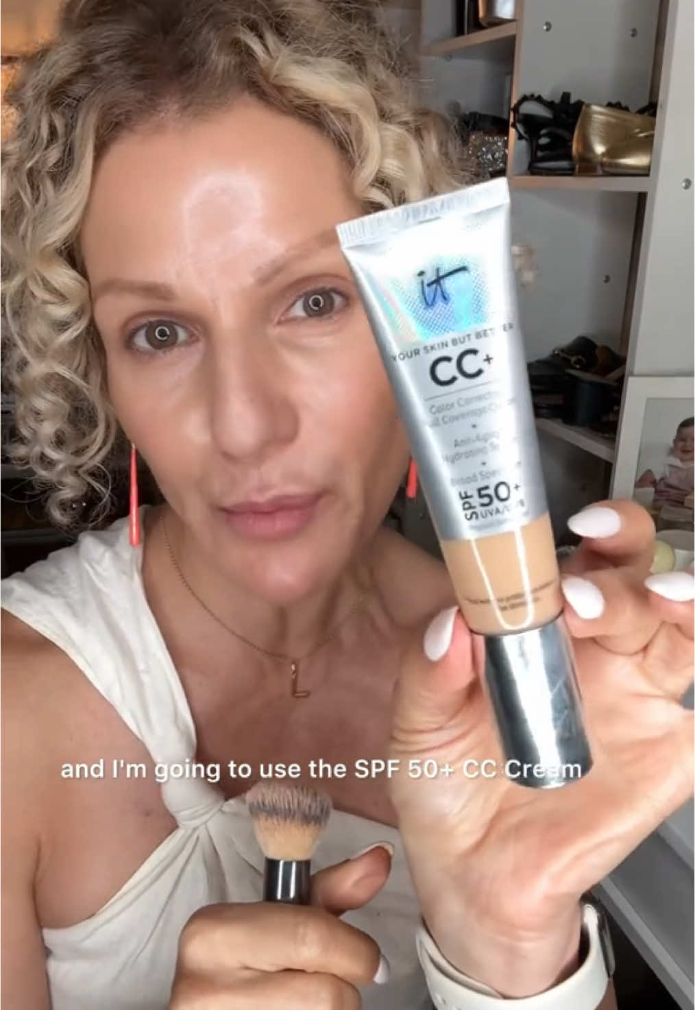 CC+ Cream is always invited to a Girl's Night Out in #ITCosmeticsPartner @Lisa Tamagini book🥂 IT's essential that will have you feeling and looking your best all night! #itcosmetics