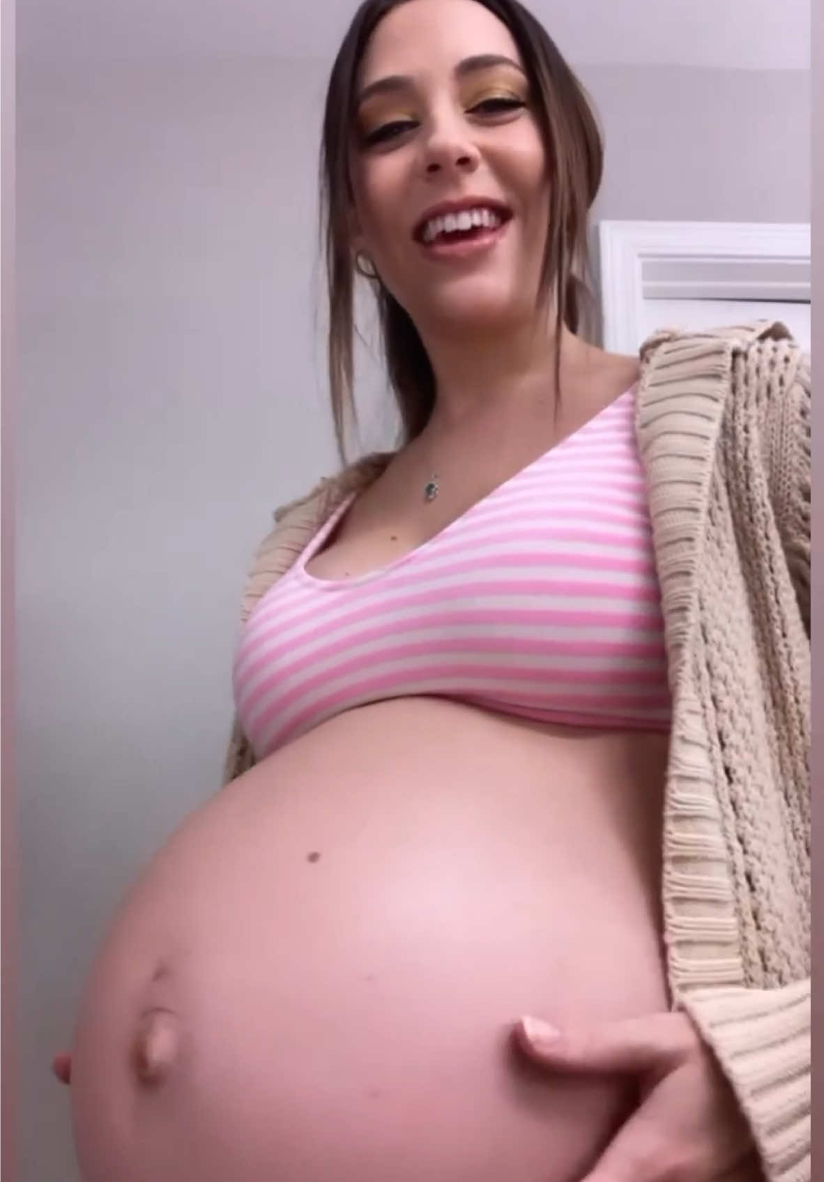 #pregnantbellybutton #pregnantbellybump#preggo #pregnantbelly #pregnantbellyrub #pregnantbellydancer #pregnant #pregnantteen #teenpregnancy #teenpregnant #teenmom #mom #foryou #viral #mother #39weeks #39weekspregnant #belly