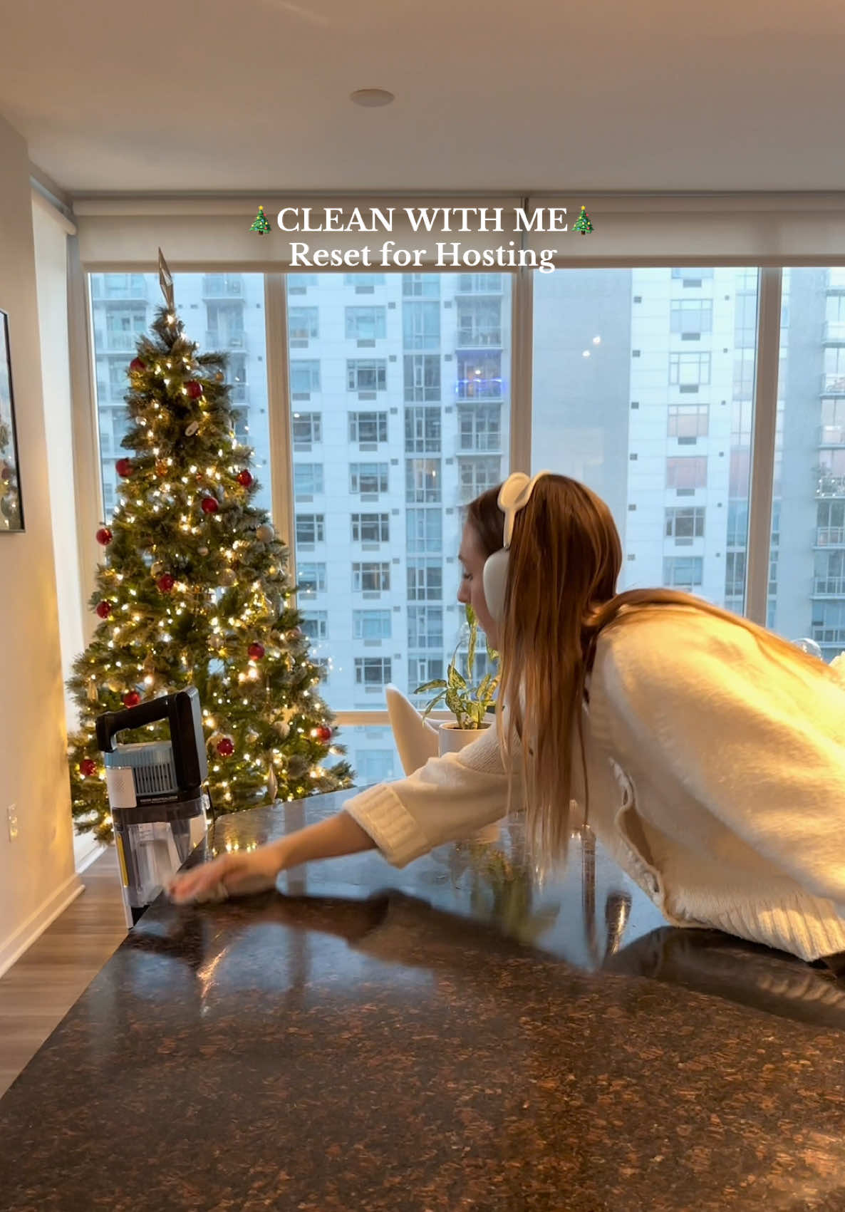 Clean my apartment with me to host a little Christmas party🎄🫶🏼 #resetroutine #resetwithme #cleanwithme #cleaningvlog #apartmentreset #homereset #cleanmyroom #sundayreset #cleaningandorganizing #resetcleaning 