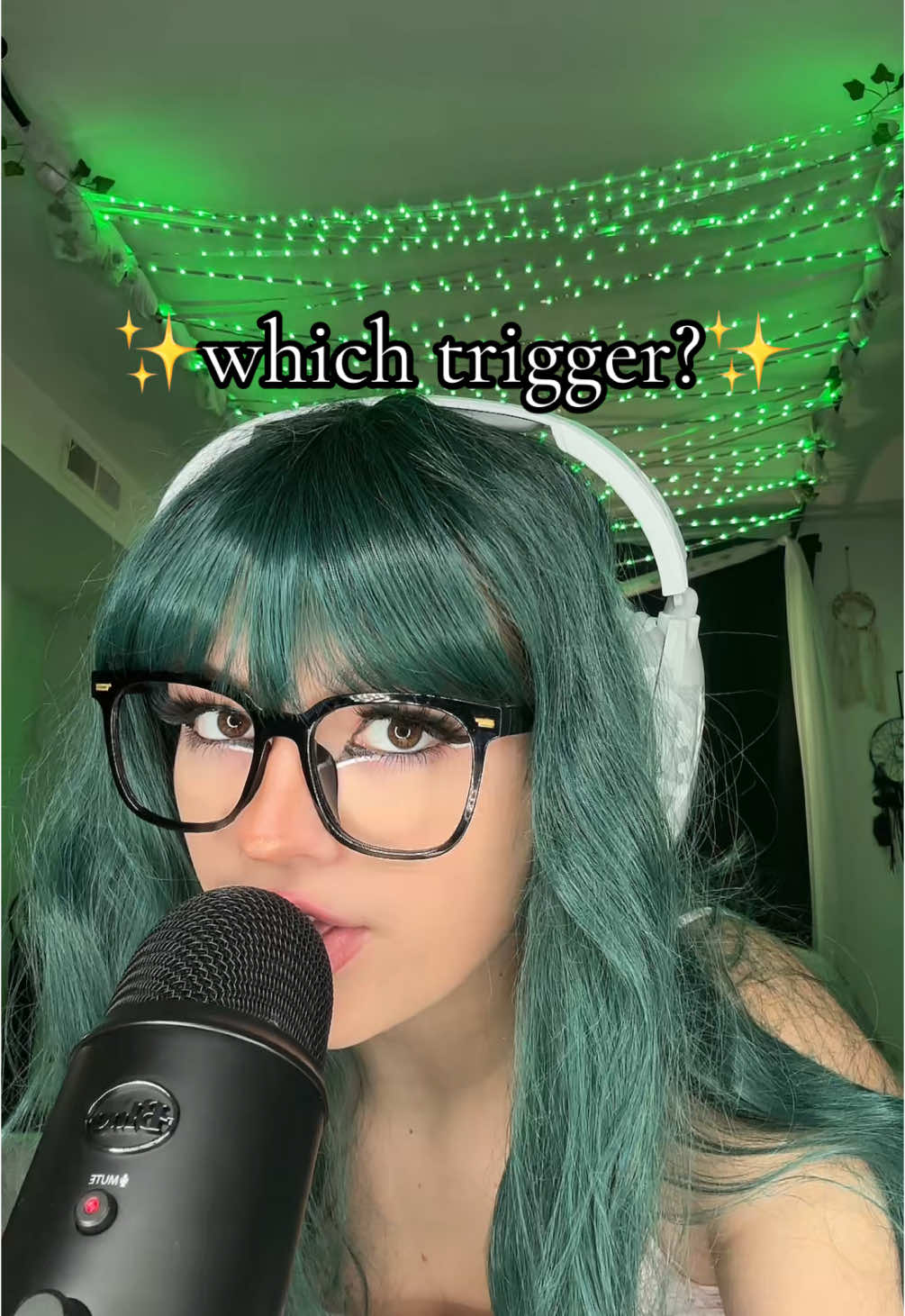 Which trigger do you prefer? #asmr #asmrsounds #mouthsounds #asmrvideo #asmrtiktoks #asmrtriggers 