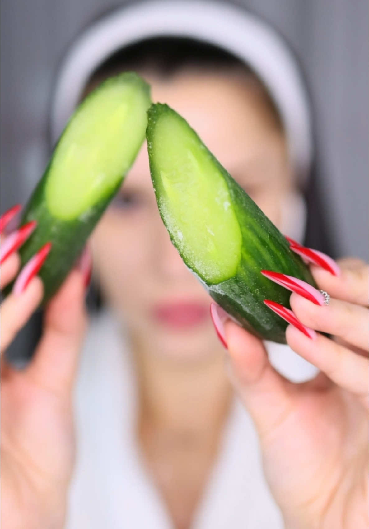 Frozen 🥒 for the best skin ✨ #asmrskincareeddition#asmrskincareroutine#frozencucumber#skincareasmrvideo#relaxingskincare#asmrbeautyhacks#asmrrutinafacial#nightskincare