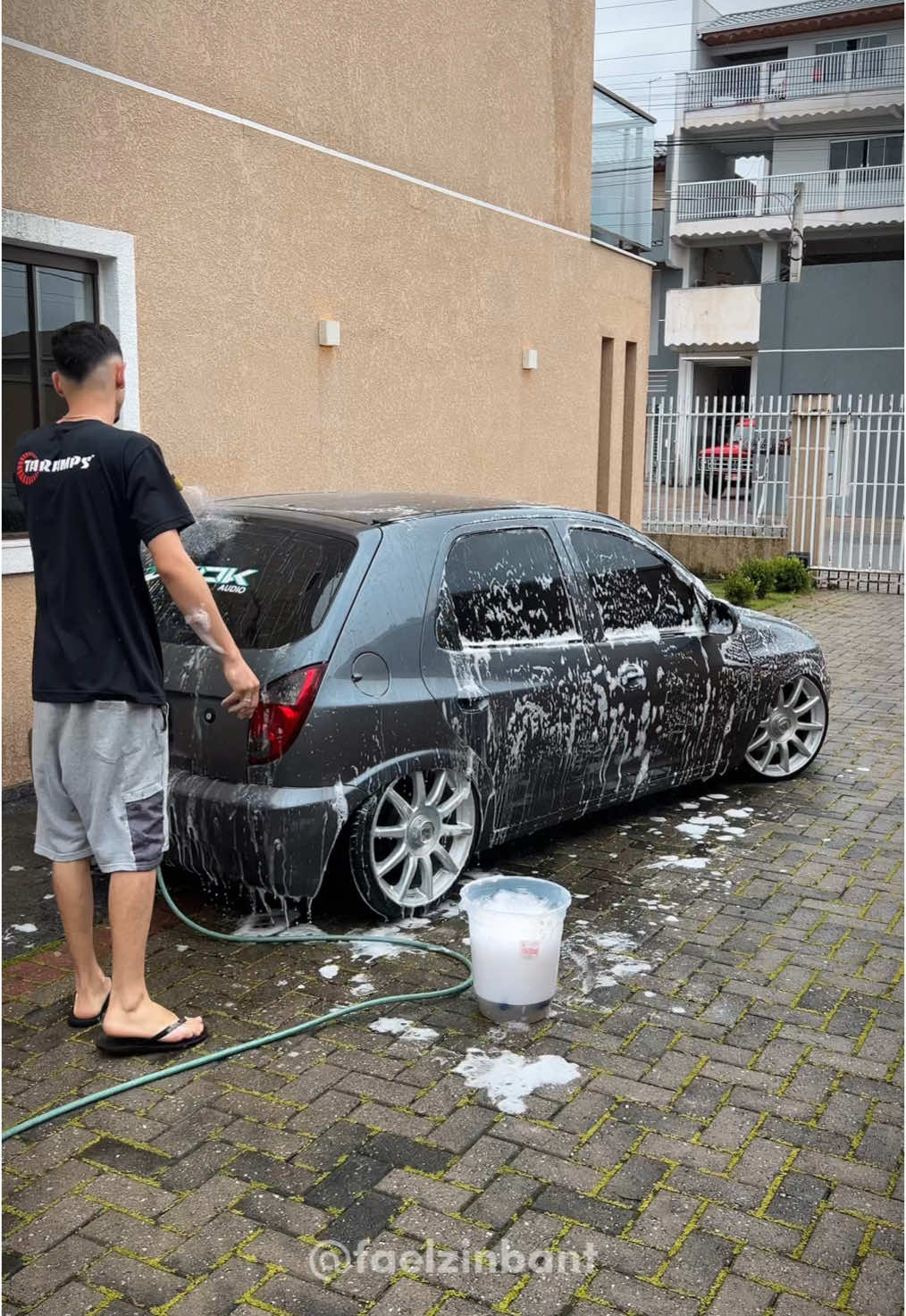 Só eu que dou um talento na chuva? 😂 #carrobaixo #carrorebaixado #somautomotivo #triogoiano #celta #celtabaixo #celtarebaixado #gm #celtabrasil