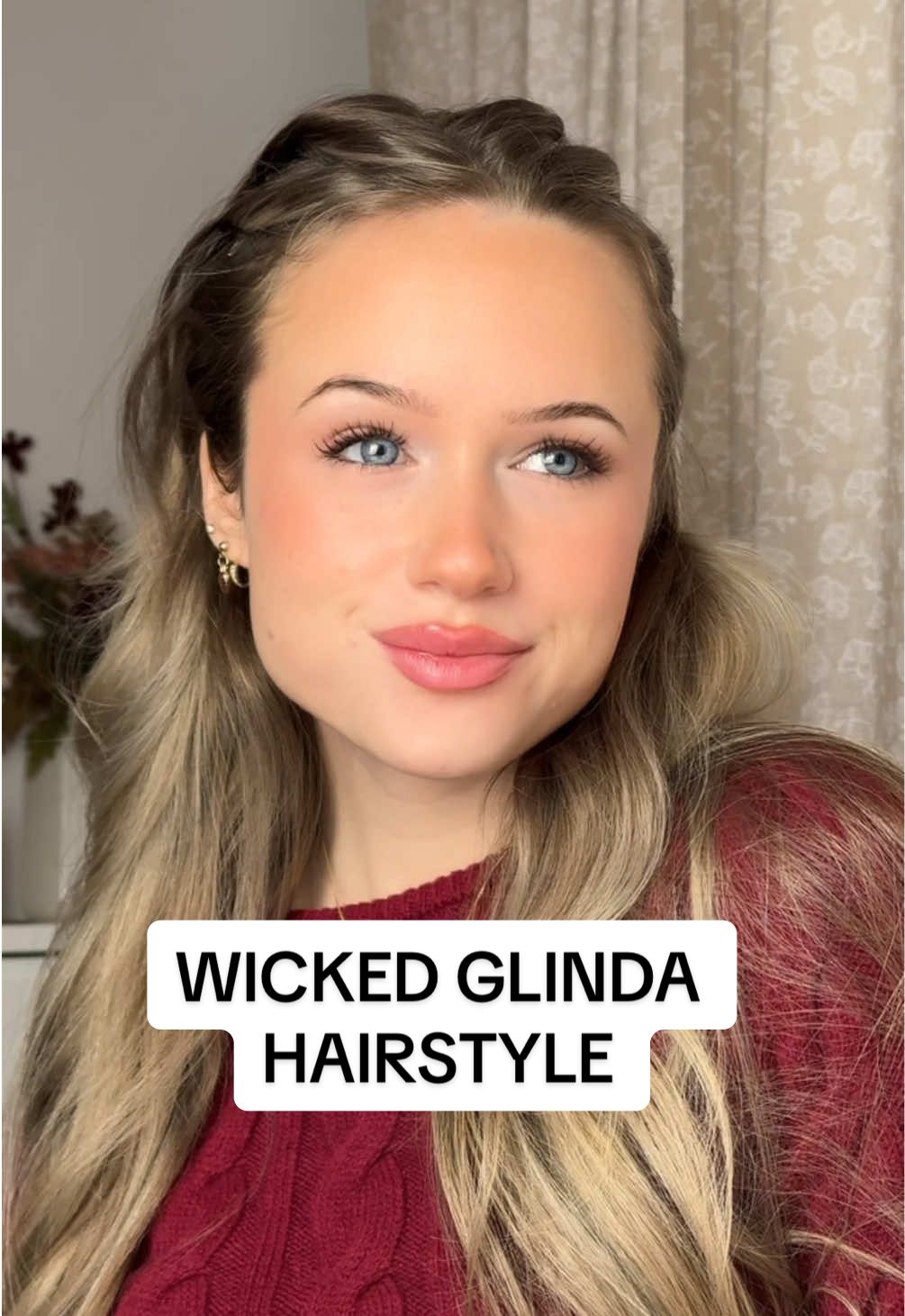 Replying to @noya🎀🐆 here’s another one inspired by glinda‘s hairstyle! i personally like how it looks without being tied back so i left it like this🥰 #glinda #glindathegoodwitch #wicked #wickedthemusical #arianagrande #ariana #arianagrandebutera #wickedmovie #glindawicked #hairtutorial #hairinspo #hairidea #hairtok #cutehairstyles #right #popular 