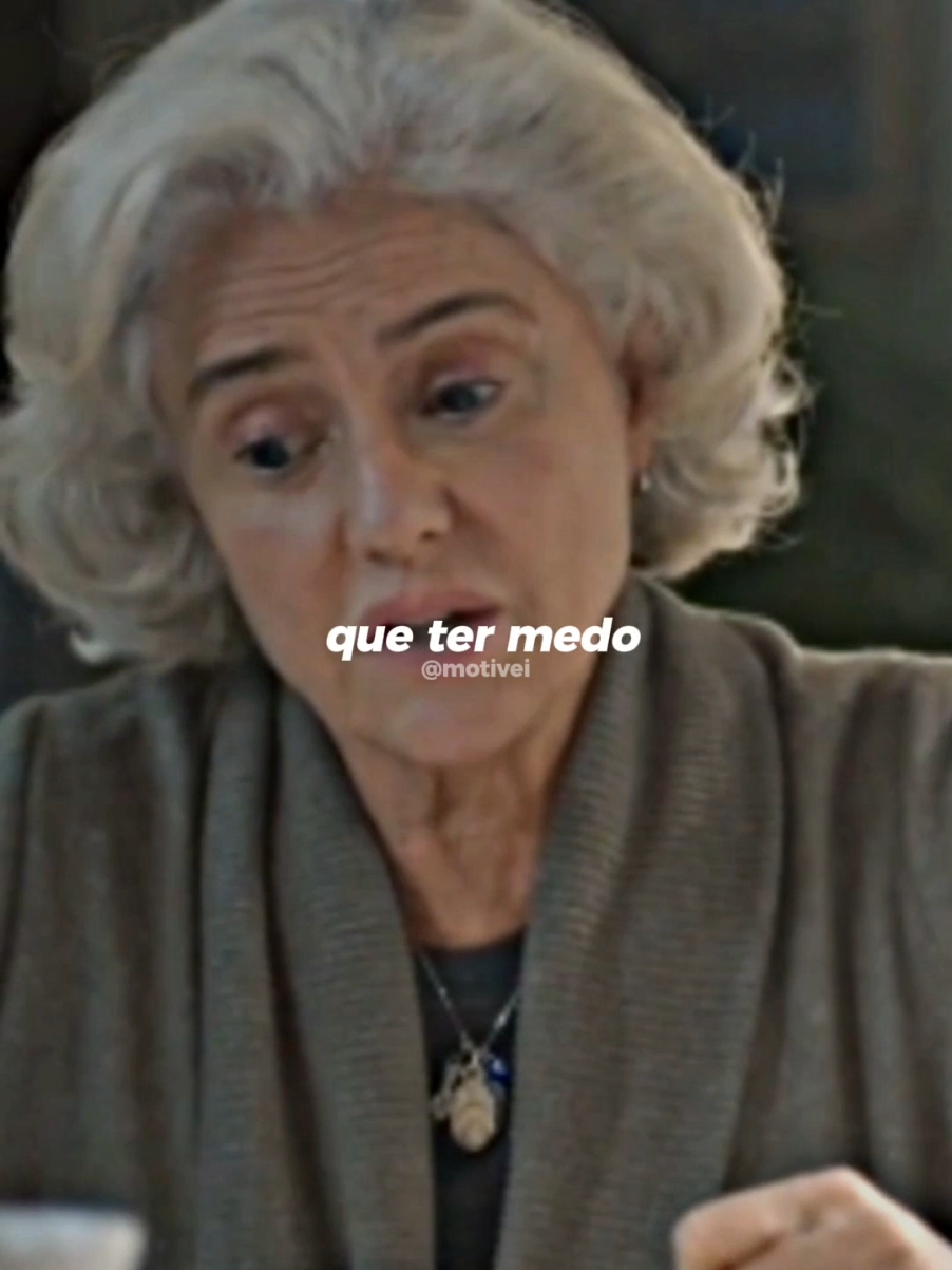 Muitas vezes, o medo de perder alguém nos leva a fazer concessões que comprometem quem realmente somos. Nos esquecemos de nossa essência ao tentar agradar, ao tentar moldar nossa vida e nossas escolhas para que a outra pessoa fique. A verdade é que, ao nos perdermos nesse processo, acabamos afastando a verdadeira conexão que  #autoconhecimento #autovalorização #amorpróprio