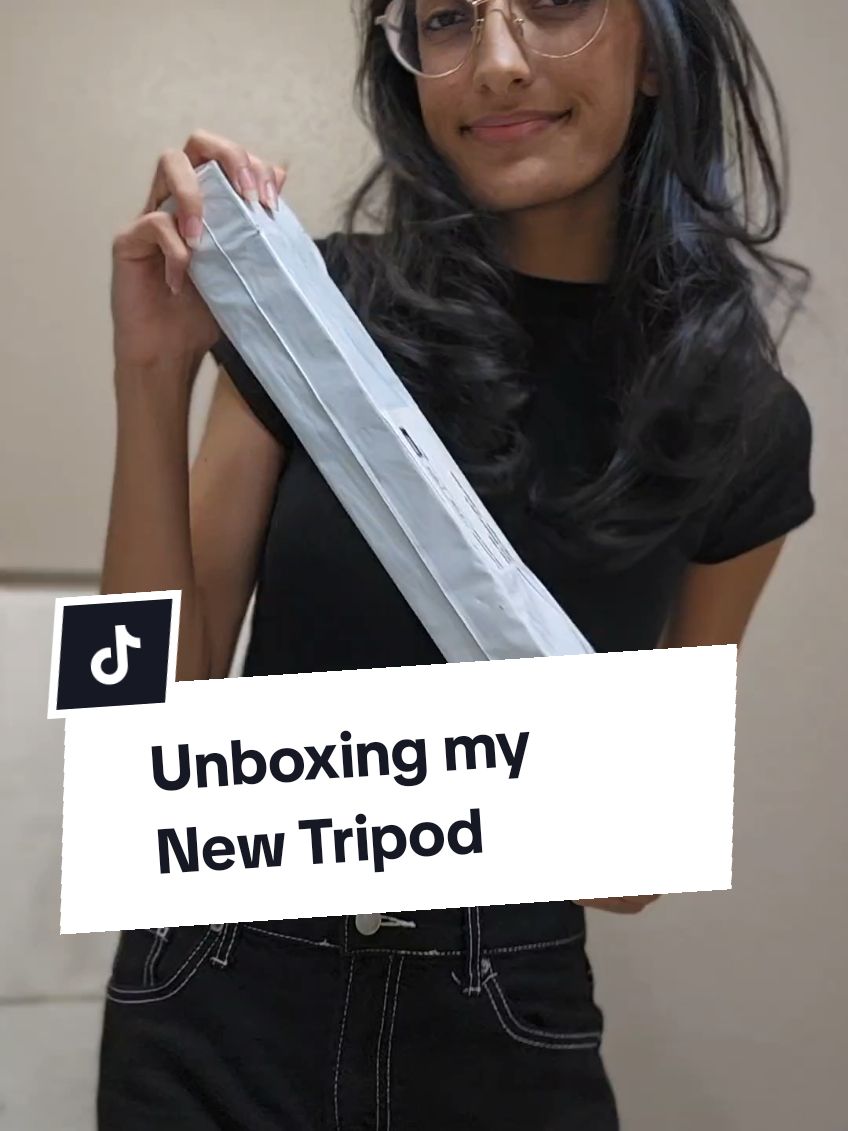 Getting a Tripod is a gamee changer for making content!! 🥹 Only 10 dollars on ttshop, WORTH the investment 😉  #tiktokshop #fyp #unboxing #tripod #contentcreator #giftideas 