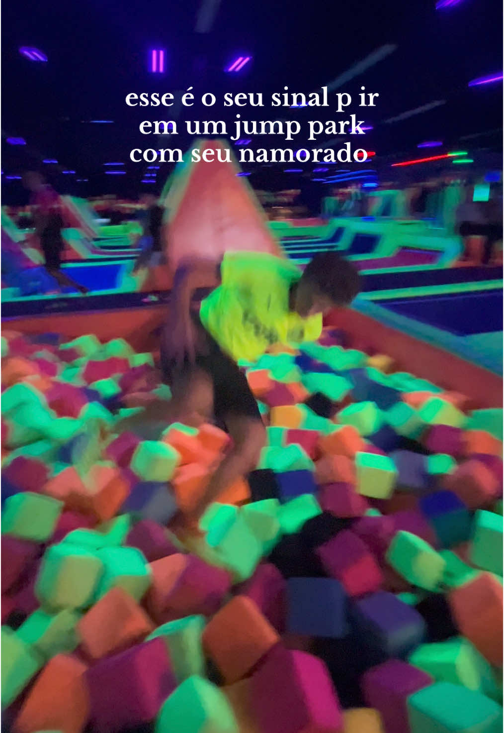 a gente parecia mais criança do que as próprias crianças lá  #fyp #jumppark #namorados #dateideas 