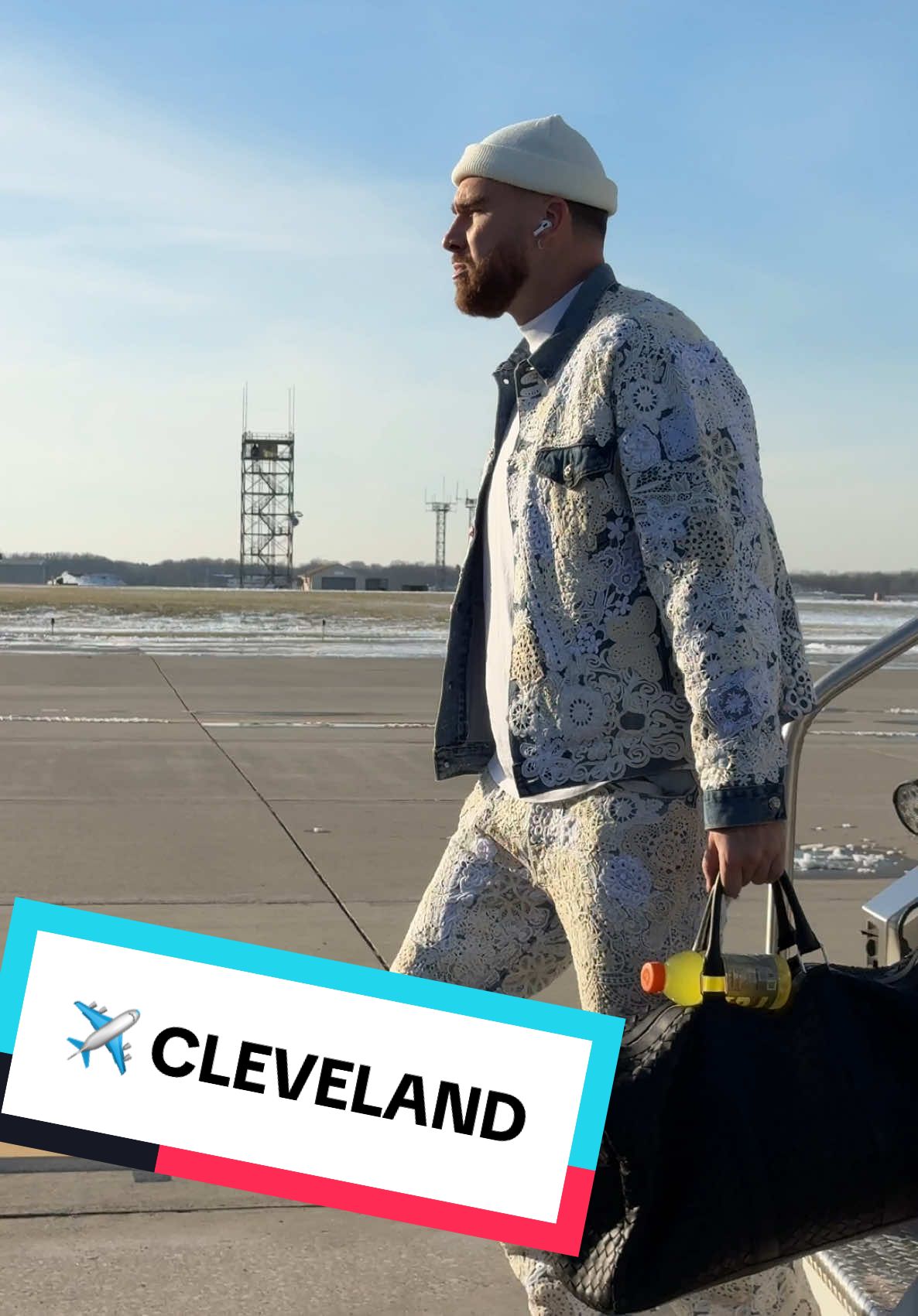 Made the tarmac our runway 😮‍💨 #chiefs #nfl #arrival #travel #fashion